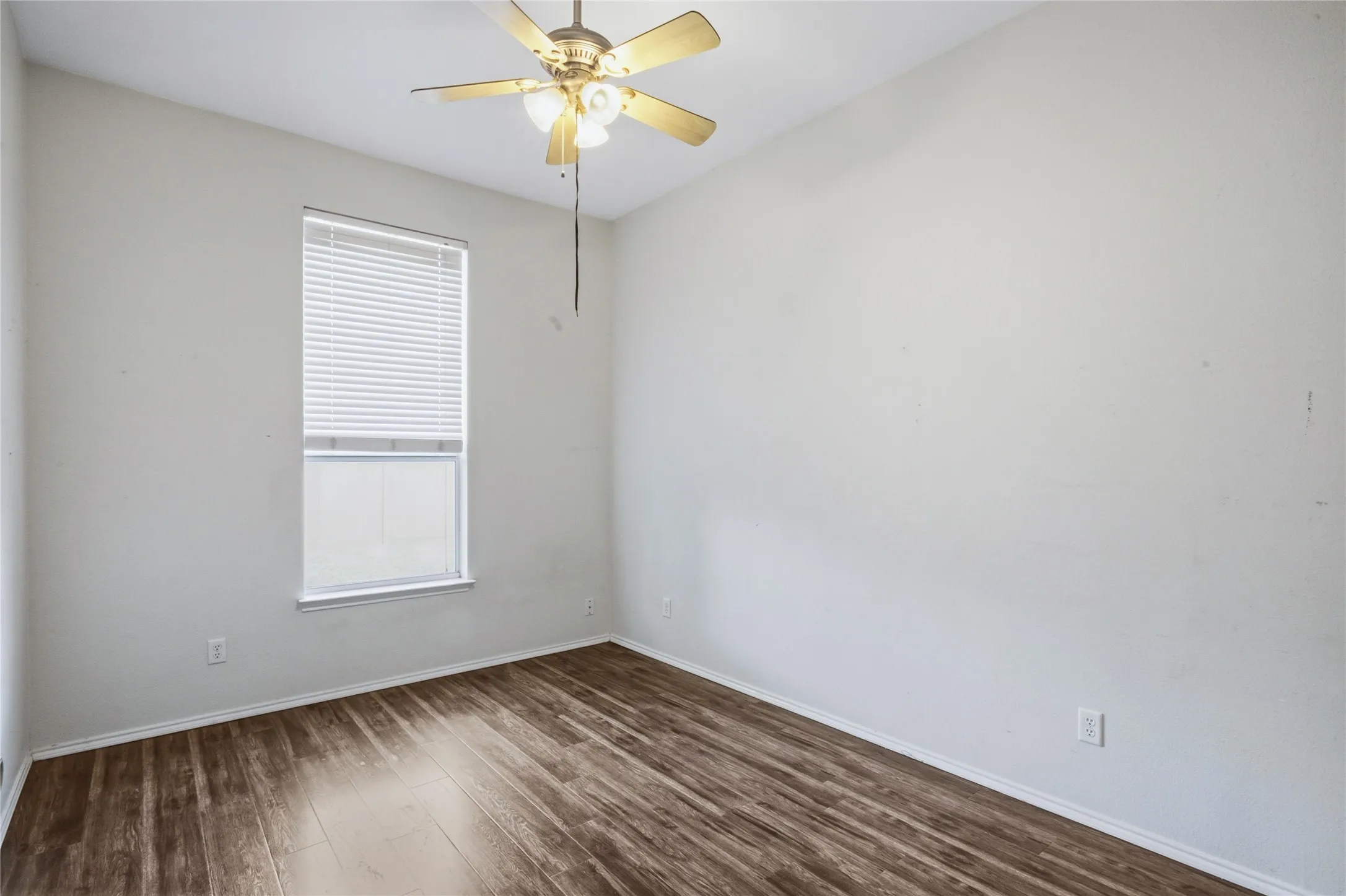 Single Family Residence For Sale in Tarrant County , 8377 Edgepoint Trail, Fort Worth, Texas 76053, 4 Bedroom, 2 Bathroom, 2 Garage spaces, 2,020 Sqft, built in 2005, mls#21302234, Real Estate Agent in Fort Worth, Homes For Sale in Tarrant county, Homes For Sale in Fort Worth, Realtor in Fort Worth Texas, Real Estate Brokerage Independent Realty Texas, Luminita Cordes Realtor