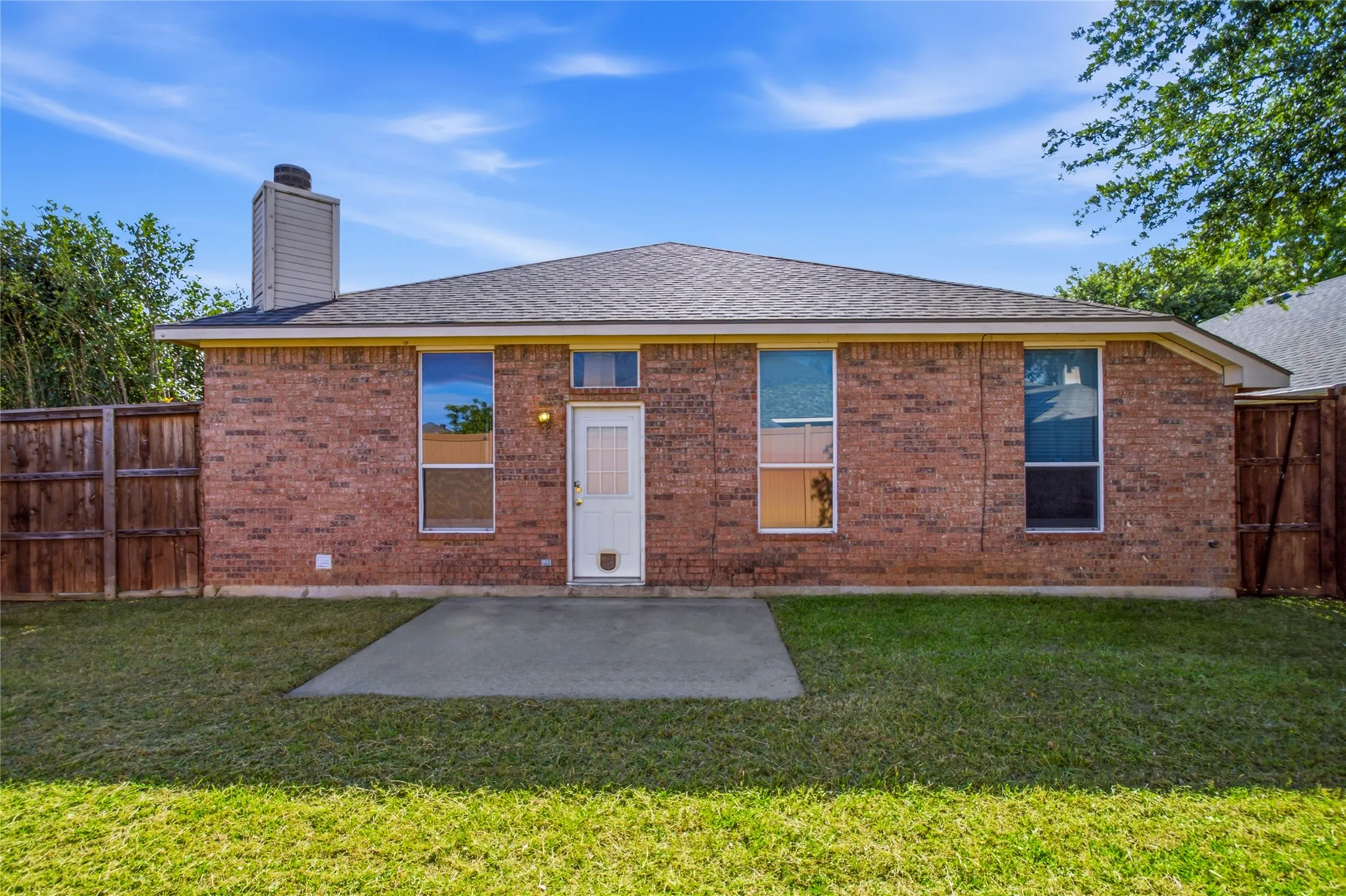 Single Family Residence For Sale in Tarrant County , 8377 Edgepoint Trail, Fort Worth, Texas 76053, 4 Bedroom, 2 Bathroom, 2 Garage spaces, 2,020 Sqft, built in 2005, mls#21302234, Real Estate Agent in Fort Worth, Homes For Sale in Tarrant county, Homes For Sale in Fort Worth, Realtor in Fort Worth Texas, Real Estate Brokerage Independent Realty Texas, Luminita Cordes Realtor