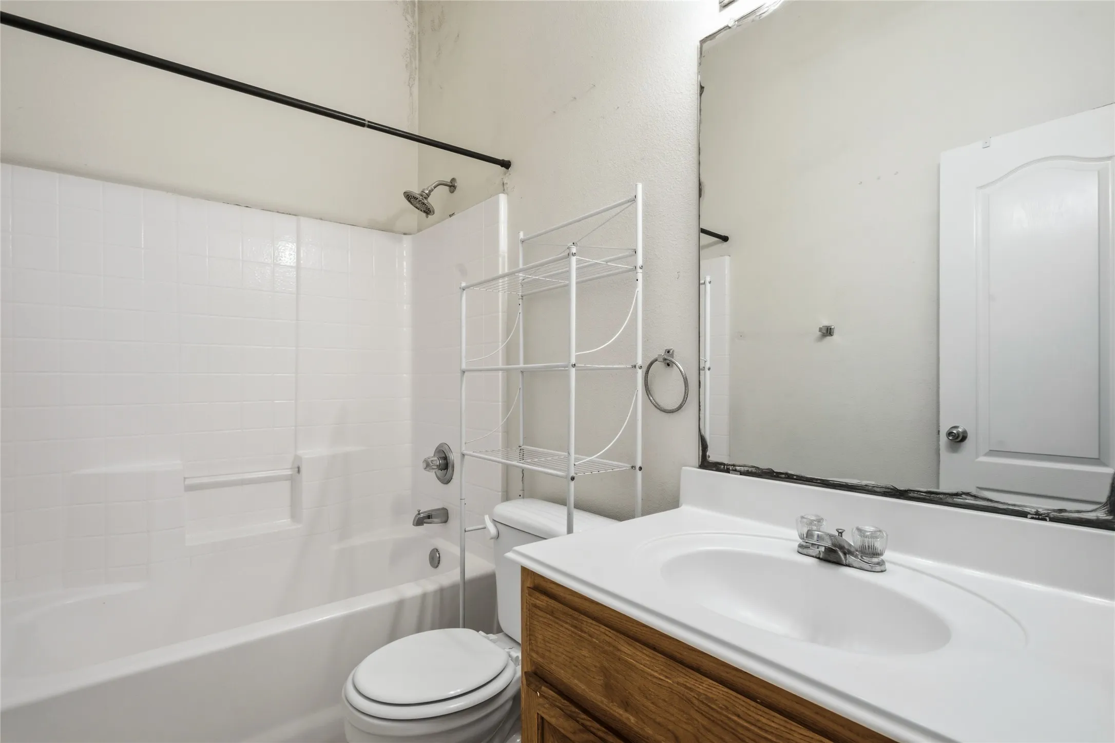Single Family Residence For Sale in Tarrant County , 8377 Edgepoint Trail, Fort Worth, Texas 76053, 4 Bedroom, 2 Bathroom, 2 Garage spaces, 2,020 Sqft, built in 2005, mls#21302234, Real Estate Agent in Fort Worth, Homes For Sale in Tarrant county, Homes For Sale in Fort Worth, Realtor in Fort Worth Texas, Real Estate Brokerage Independent Realty Texas, Luminita Cordes Realtor