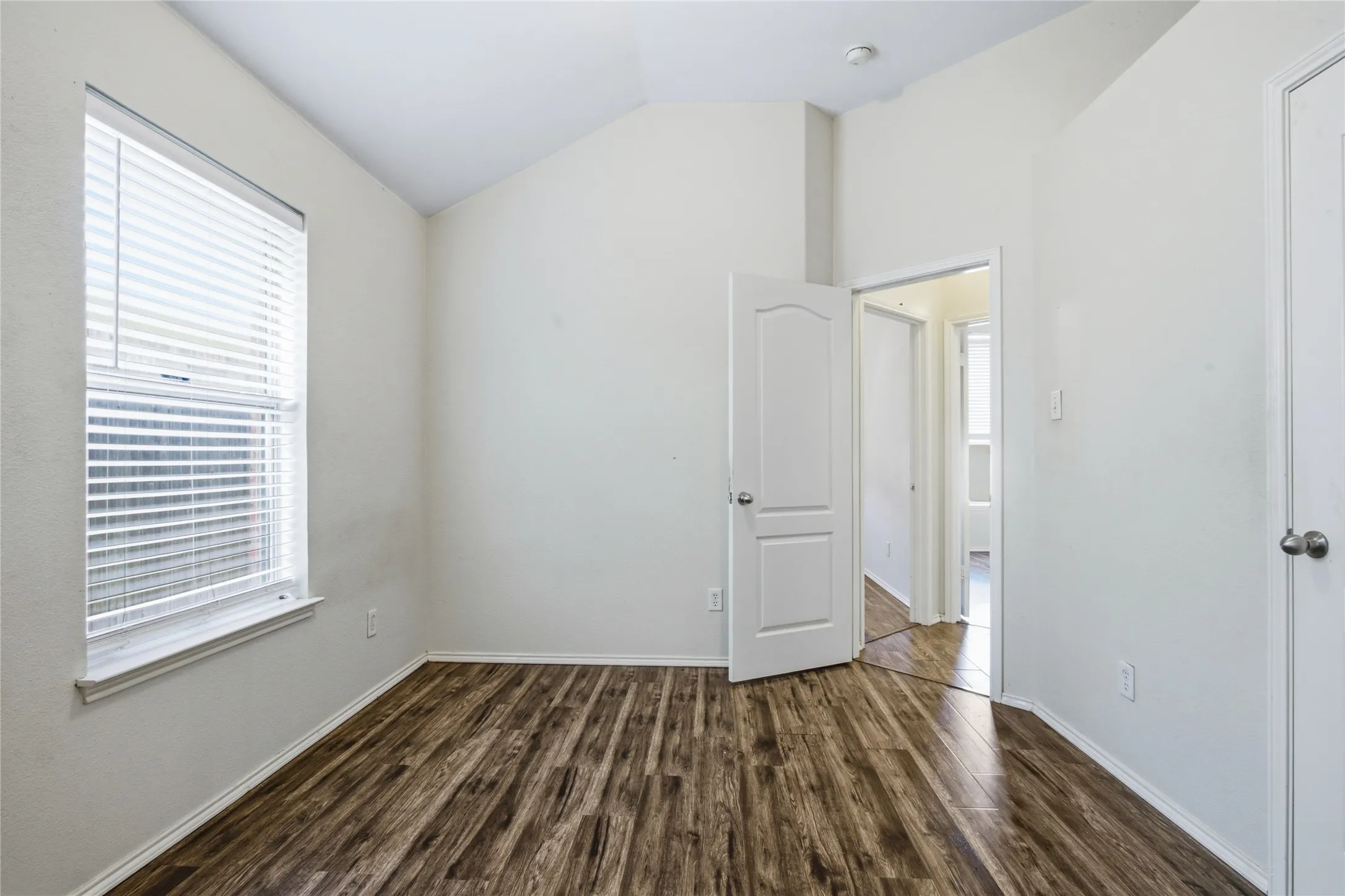 Single Family Residence For Sale in Tarrant County , 8377 Edgepoint Trail, Fort Worth, Texas 76053, 4 Bedroom, 2 Bathroom, 2 Garage spaces, 2,020 Sqft, built in 2005, mls#21302234, Real Estate Agent in Fort Worth, Homes For Sale in Tarrant county, Homes For Sale in Fort Worth, Realtor in Fort Worth Texas, Real Estate Brokerage Independent Realty Texas, Luminita Cordes Realtor