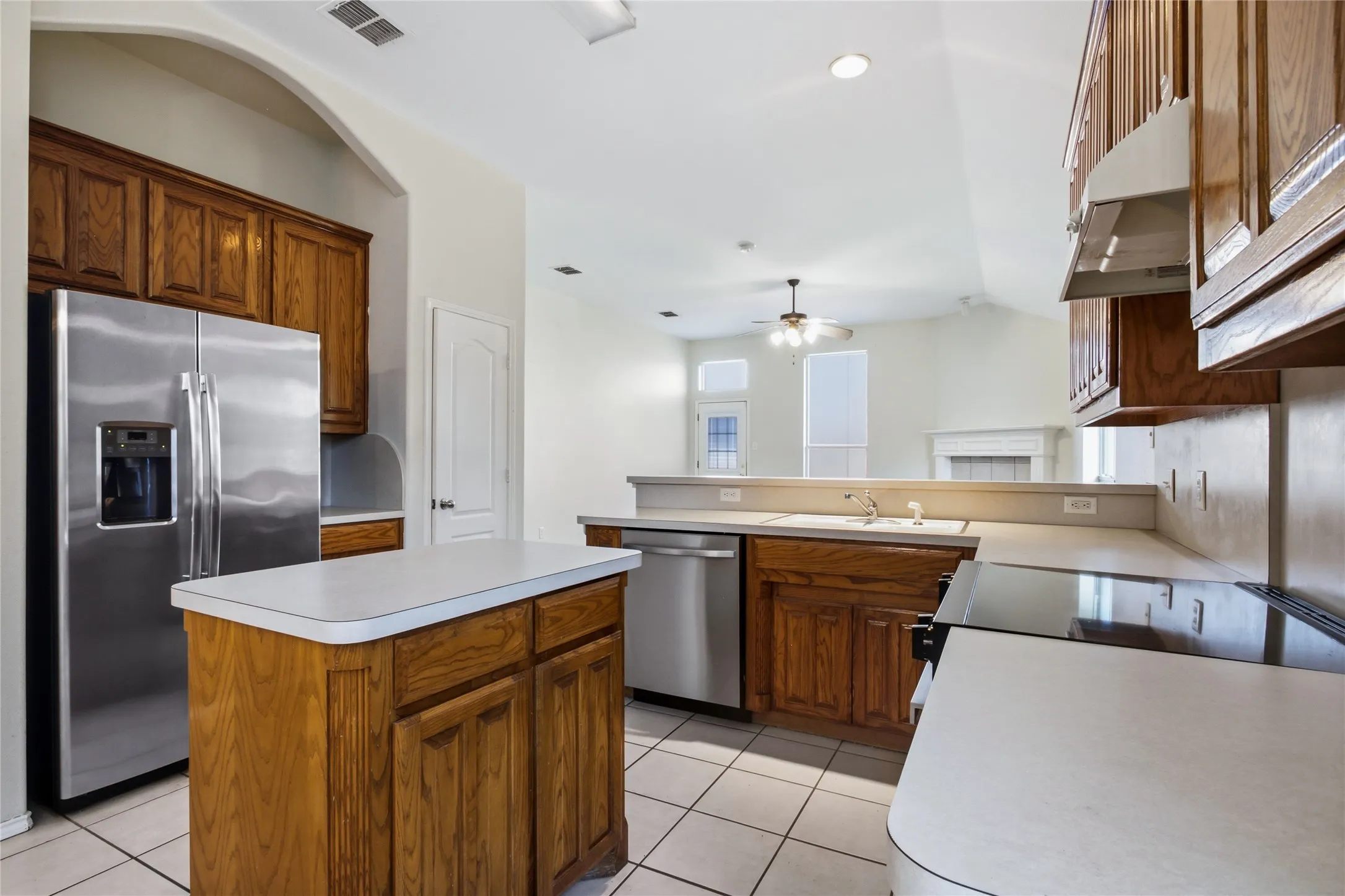 Single Family Residence For Sale in Tarrant County , 8377 Edgepoint Trail, Fort Worth, Texas 76053, 4 Bedroom, 2 Bathroom, 2 Garage spaces, 2,020 Sqft, built in 2005, mls#21302234, Real Estate Agent in Fort Worth, Homes For Sale in Tarrant county, Homes For Sale in Fort Worth, Realtor in Fort Worth Texas, Real Estate Brokerage Independent Realty Texas, Luminita Cordes Realtor
