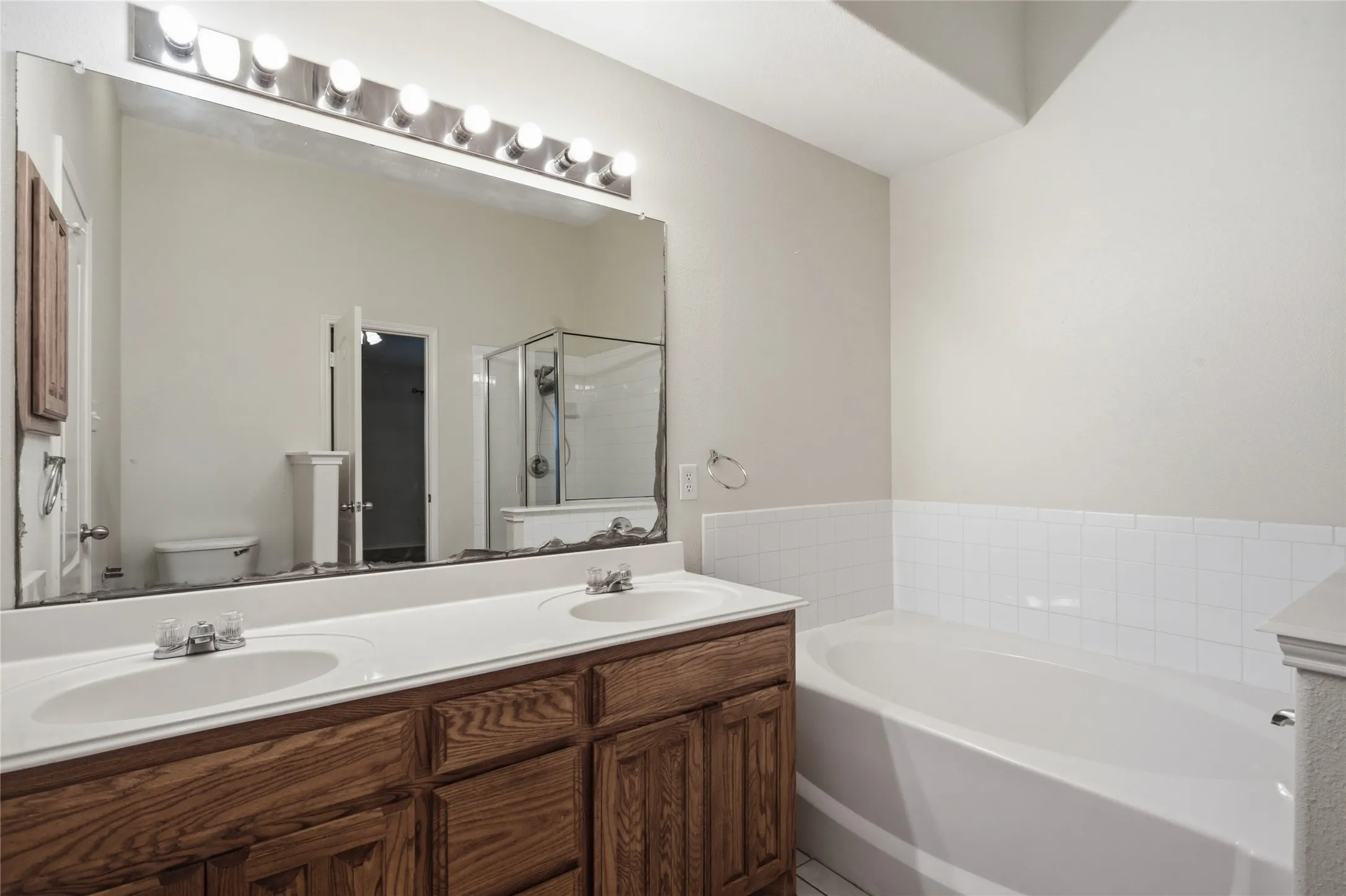 Single Family Residence For Sale in Tarrant County , 8377 Edgepoint Trail, Fort Worth, Texas 76053, 4 Bedroom, 2 Bathroom, 2 Garage spaces, 2,020 Sqft, built in 2005, mls#21302234, Real Estate Agent in Fort Worth, Homes For Sale in Tarrant county, Homes For Sale in Fort Worth, Realtor in Fort Worth Texas, Real Estate Brokerage Independent Realty Texas, Luminita Cordes Realtor