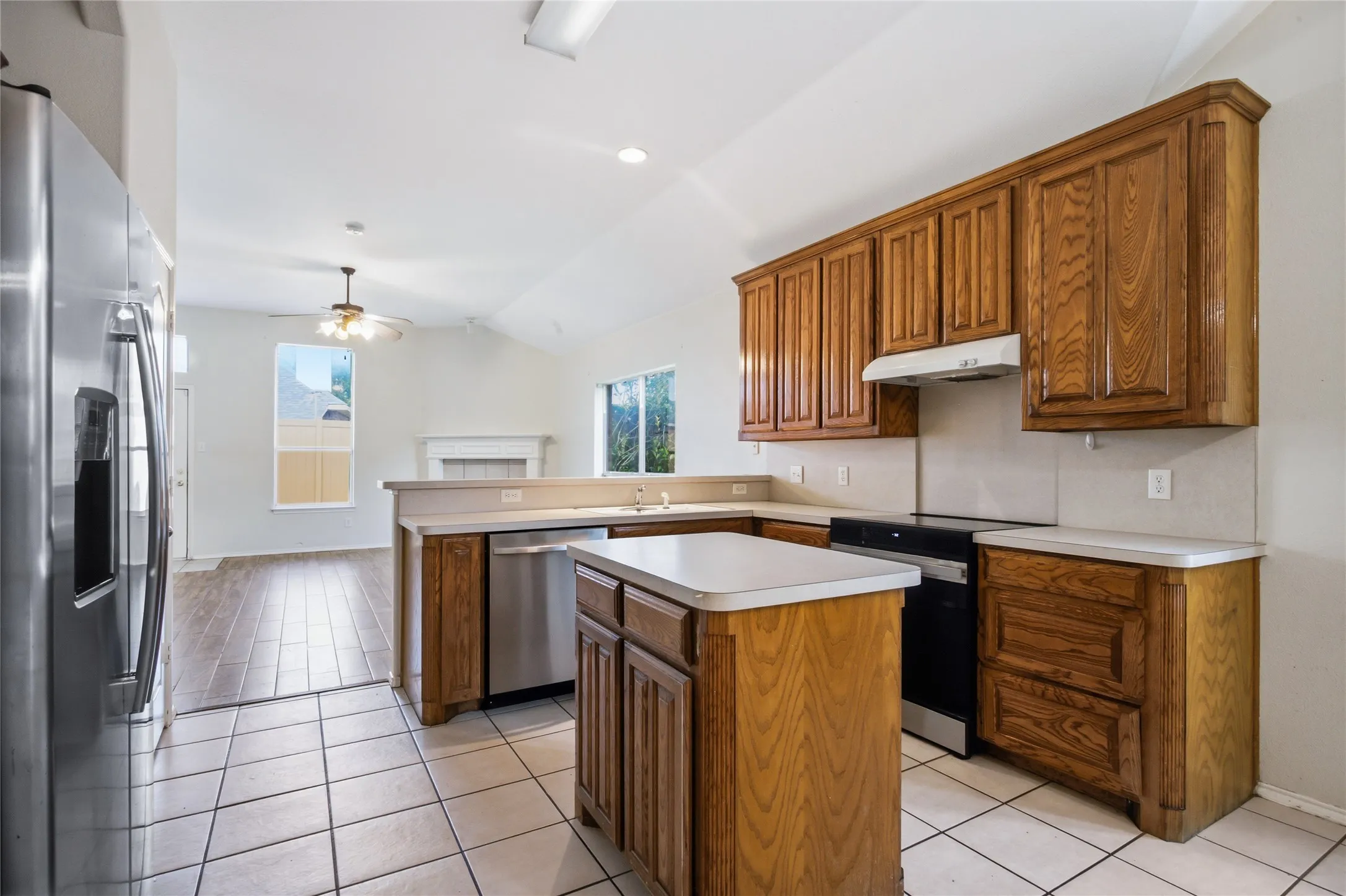 Single Family Residence For Sale in Tarrant County , 8377 Edgepoint Trail, Fort Worth, Texas 76053, 4 Bedroom, 2 Bathroom, 2 Garage spaces, 2,020 Sqft, built in 2005, mls#21302234, Real Estate Agent in Fort Worth, Homes For Sale in Tarrant county, Homes For Sale in Fort Worth, Realtor in Fort Worth Texas, Real Estate Brokerage Independent Realty Texas, Luminita Cordes Realtor