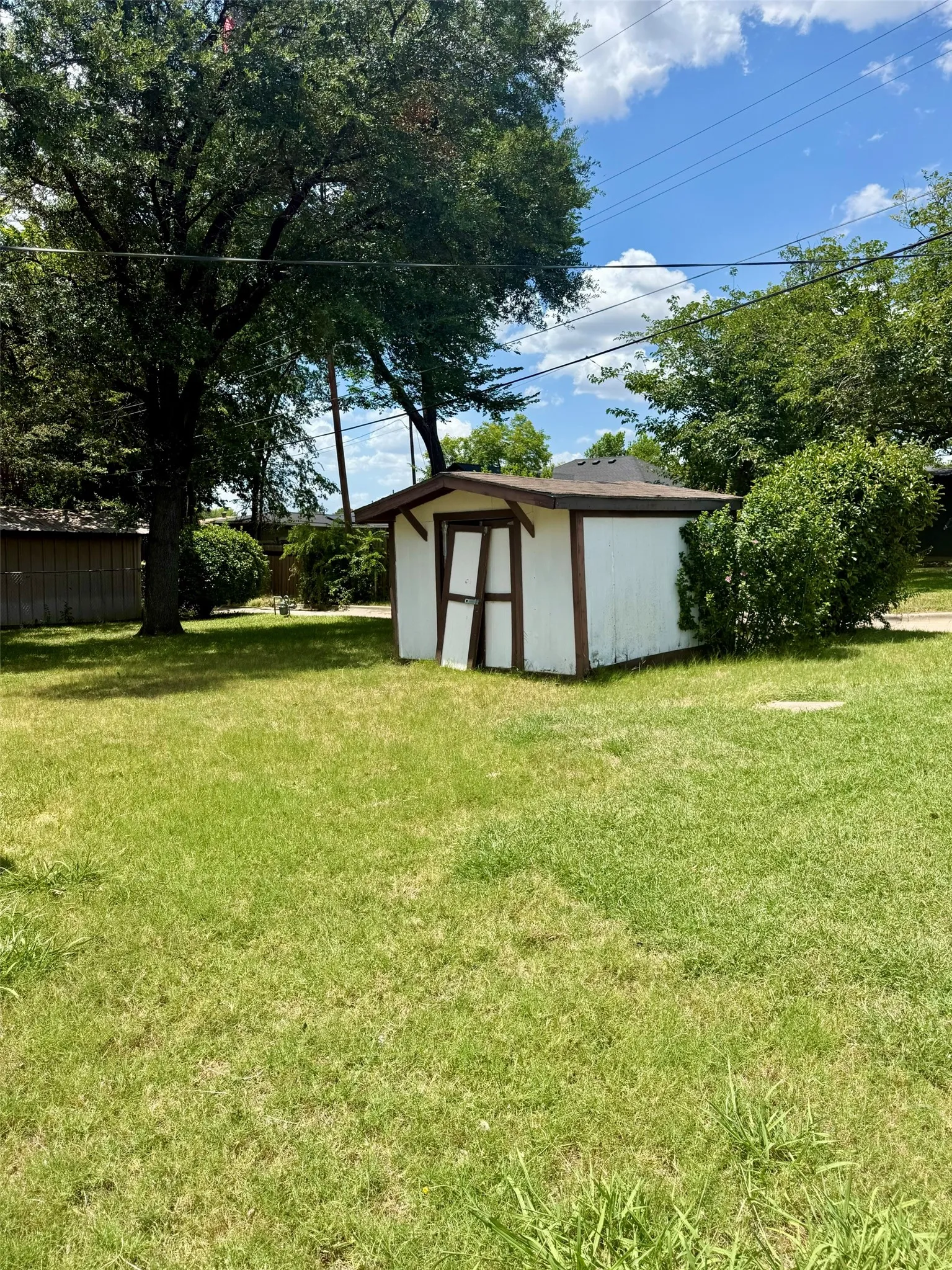 Single Family Residence For Sale in Dallas County , 1301 W Bruton Road, Mesquite, Texas 75149, 3 Bedroom, 1 Bathroom, 2 Garage spaces, 1,222 Sqft, built in 1964, mls#21325092, Real Estate Agent in Mesquite, Homes For Sale in Dallas county, Homes For Sale in Mesquite, Realtor in Mesquite Texas, Real Estate Brokerage Independent Realty Texas, Luminita Cordes Realtor