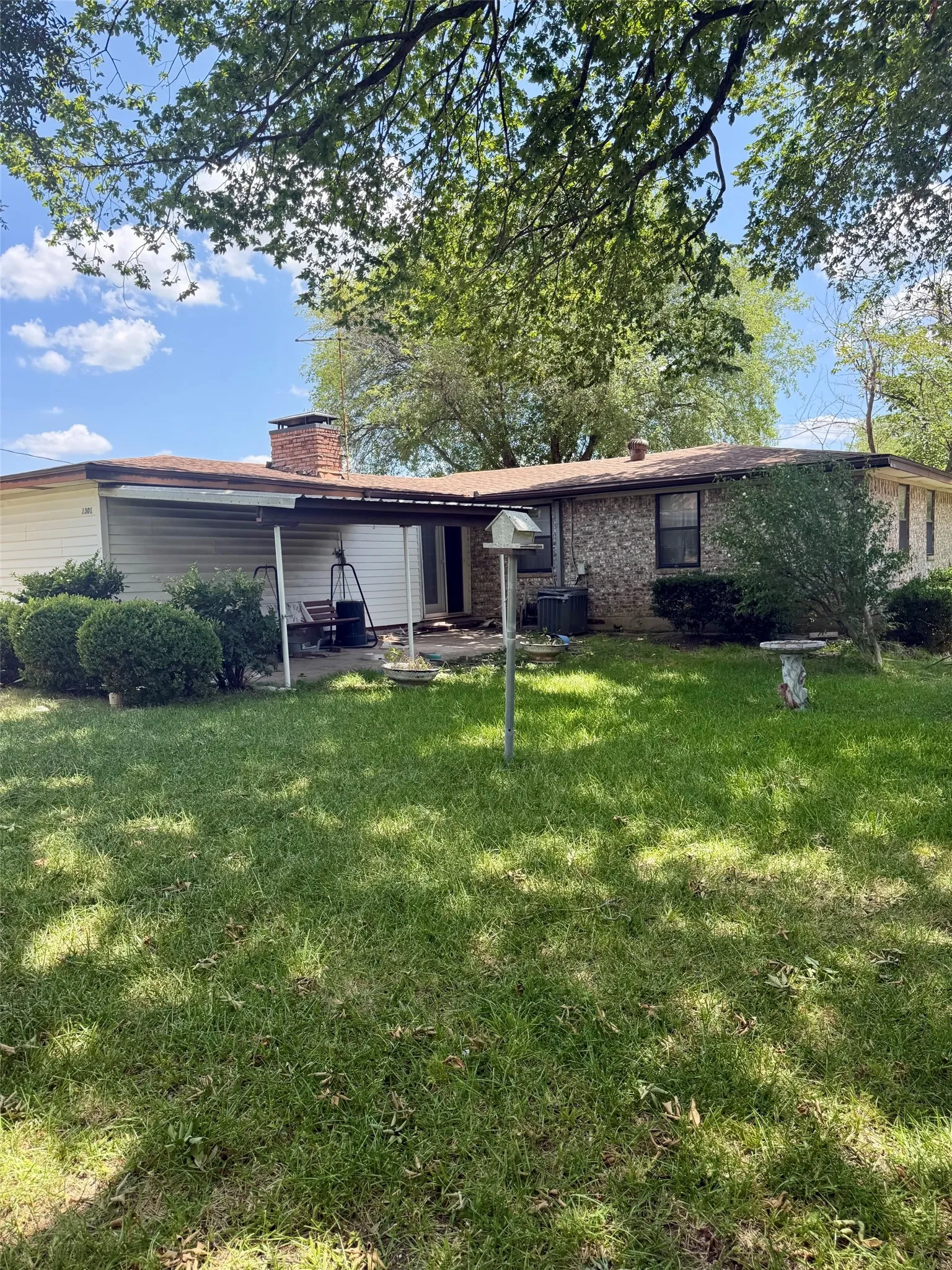 Single Family Residence For Sale in Dallas County , 1301 W Bruton Road, Mesquite, Texas 75149, 3 Bedroom, 1 Bathroom, 2 Garage spaces, 1,222 Sqft, built in 1964, mls#21325092, Real Estate Agent in Mesquite, Homes For Sale in Dallas county, Homes For Sale in Mesquite, Realtor in Mesquite Texas, Real Estate Brokerage Independent Realty Texas, Luminita Cordes Realtor