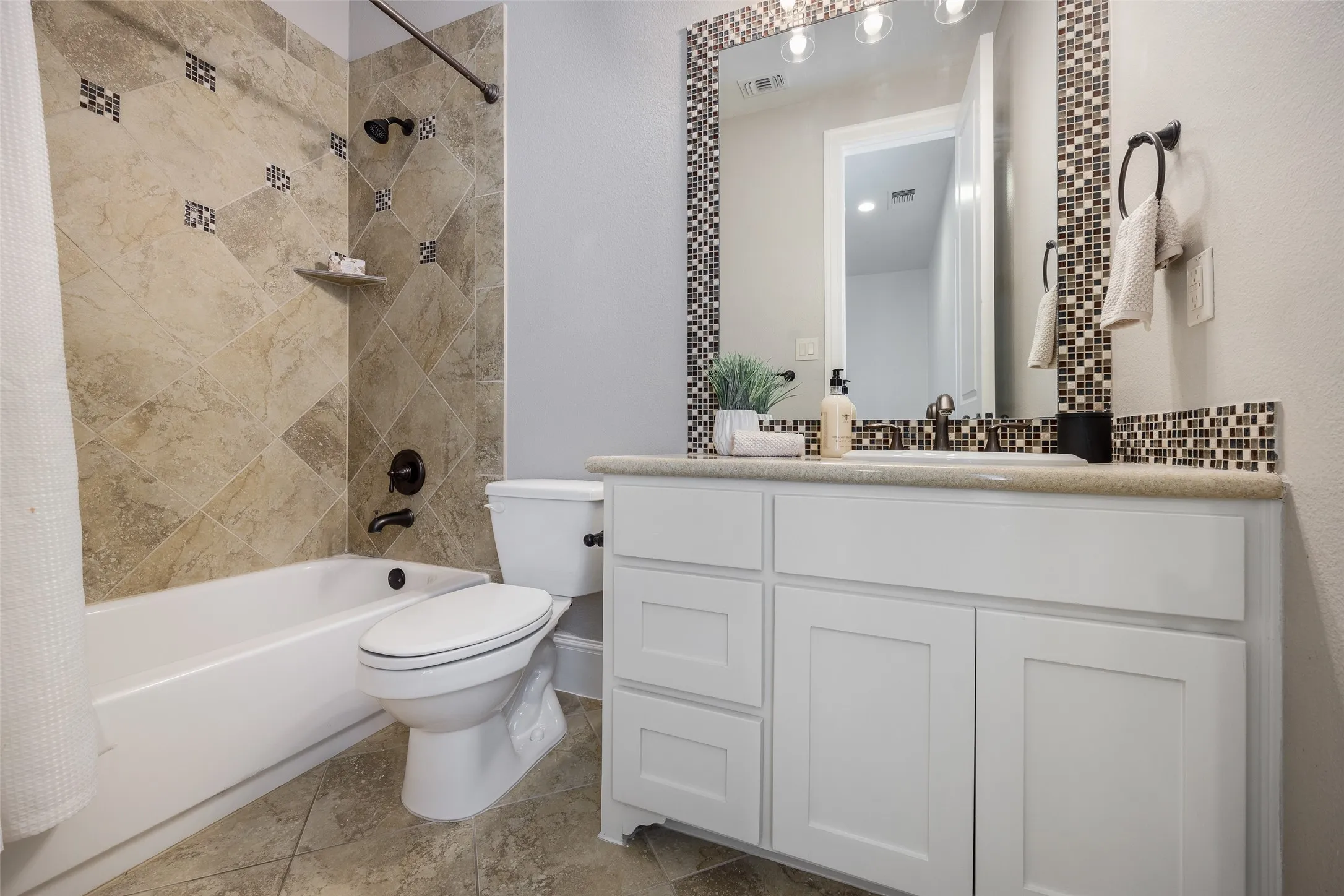 Downstairs Guest Suite Bath