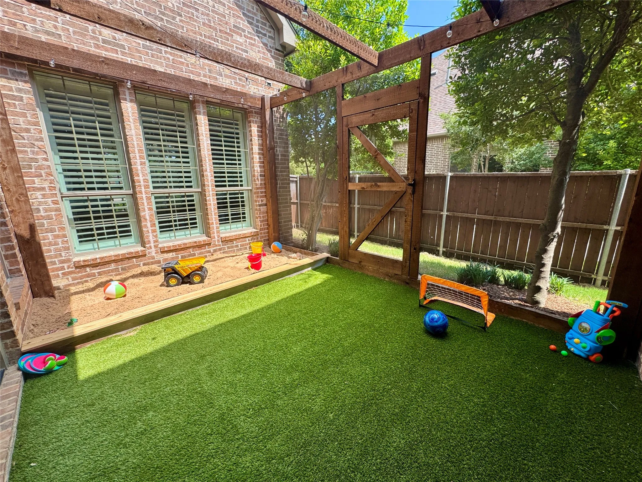 Enclosed play area off of kitchen and entry.