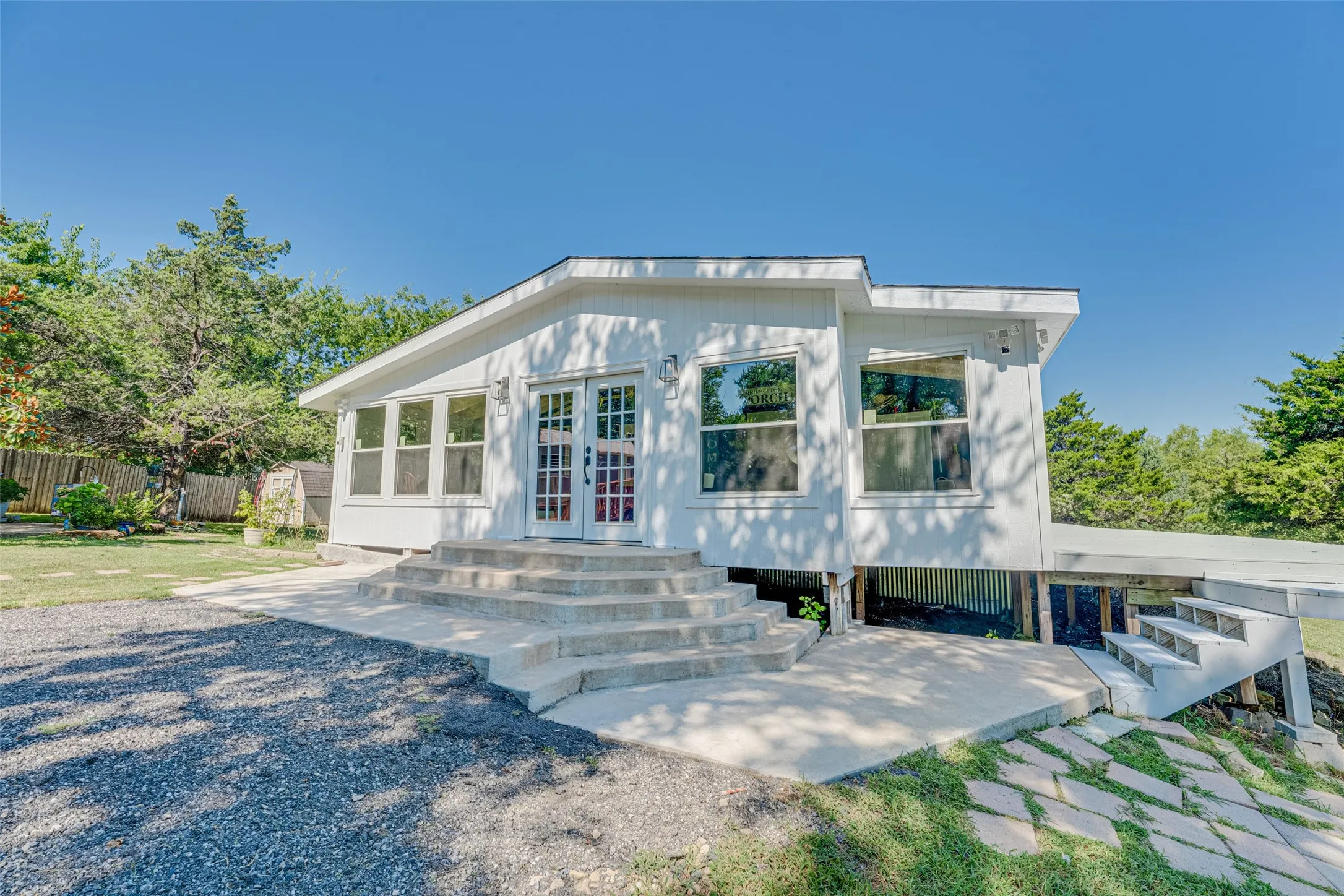 Mobile Home For Sale in Collin County , 2202 County Road 947, Princeton, Texas 75407, 3 Bedroom, 2 Bathroom, Garage spaces, 2,382 Sqft, built in 1998, mls#21325542, Real Estate Agent in Princeton, Homes For Sale in Collin county, Homes For Sale in Princeton, Realtor in Princeton Texas, Real Estate Brokerage Independent Realty Texas, Luminita Cordes Realtor