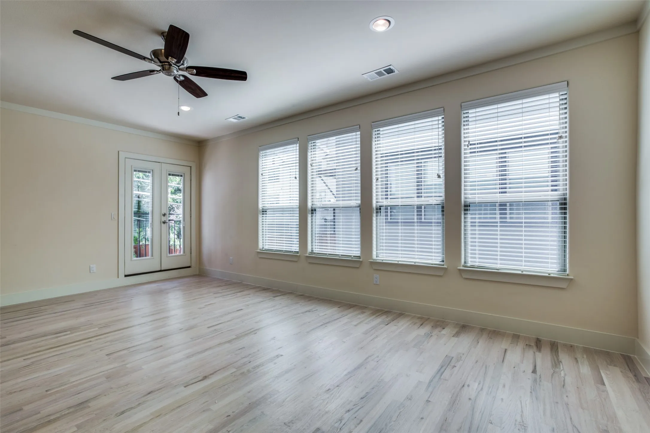Townhouse For Rent in Dallas County , 4316 Hartford Street 31, Dallas, Texas 75219, 2 Bedrooms, 3 Bathrooms, 2 Garage spaces, 1,394 Sqft, built in 2019, Price $2,995, mls#21319740, Real Estate Agent in Dallas, Homes For Rent in Dallas county, Homes For Rent in Dallas, Realtor in Dallas Texas, Real Estate Brokerage Independent Realty Texas, Luminita Cordes Realtor
