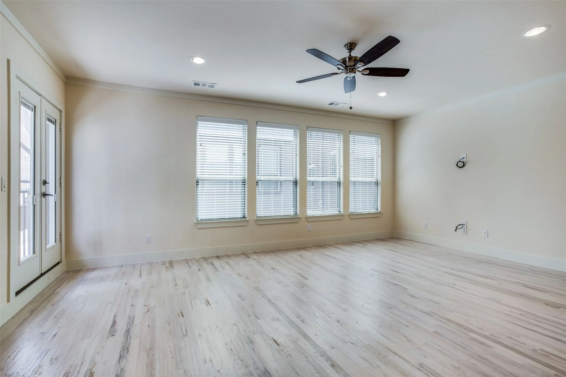 Townhouse For Rent in Dallas County , 4316 Hartford Street 31, Dallas, Texas 75219, 2 Bedrooms, 3 Bathrooms, 2 Garage spaces, 1,394 Sqft, built in 2019, Price $2,995, mls#21319740, Real Estate Agent in Dallas, Homes For Rent in Dallas county, Homes For Rent in Dallas, Realtor in Dallas Texas, Real Estate Brokerage Independent Realty Texas, Luminita Cordes Realtor