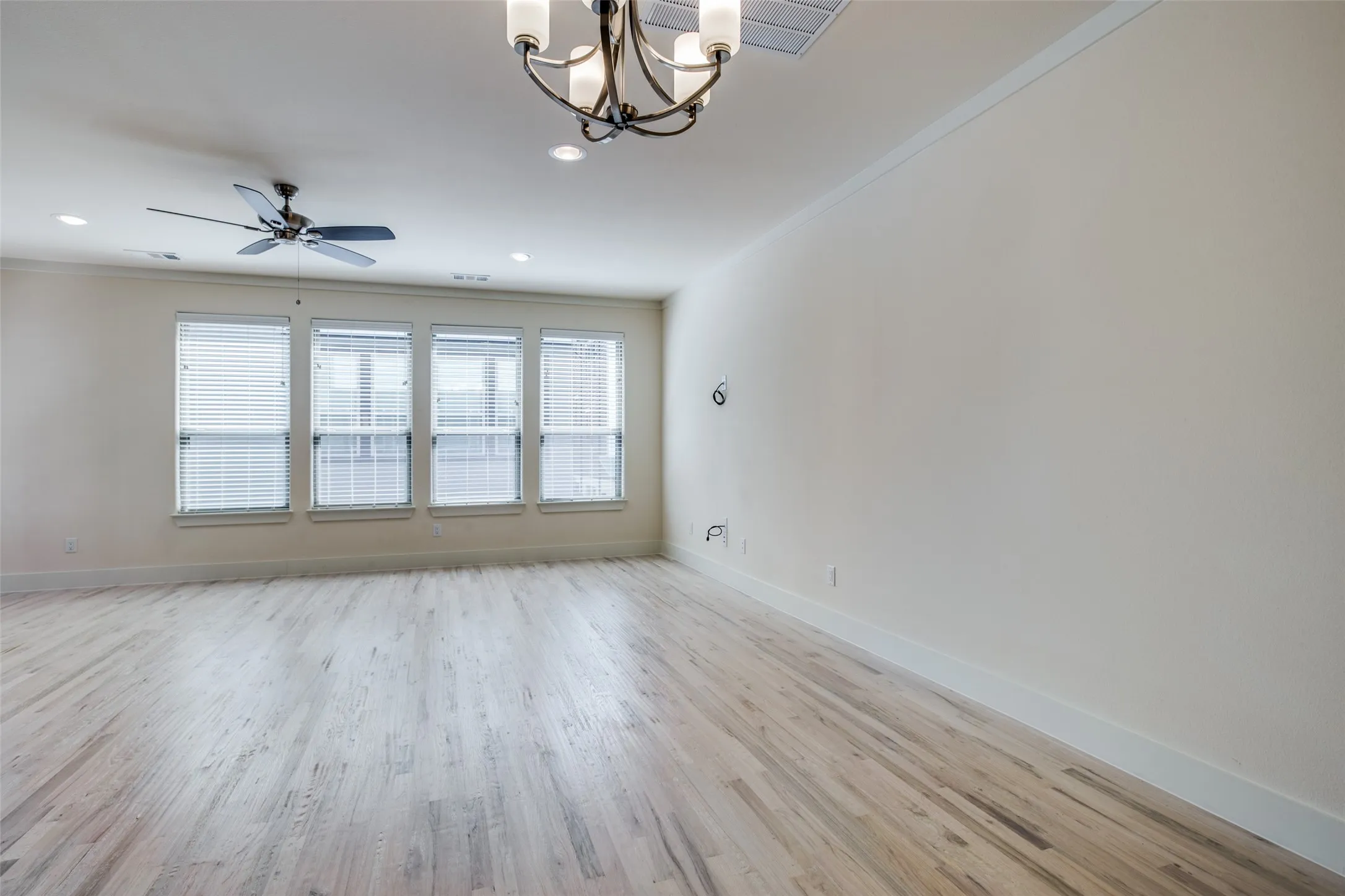Townhouse For Rent in Dallas County , 4316 Hartford Street 31, Dallas, Texas 75219, 2 Bedrooms, 3 Bathrooms, 2 Garage spaces, 1,394 Sqft, built in 2019, Price $2,995, mls#21319740, Real Estate Agent in Dallas, Homes For Rent in Dallas county, Homes For Rent in Dallas, Realtor in Dallas Texas, Real Estate Brokerage Independent Realty Texas, Luminita Cordes Realtor