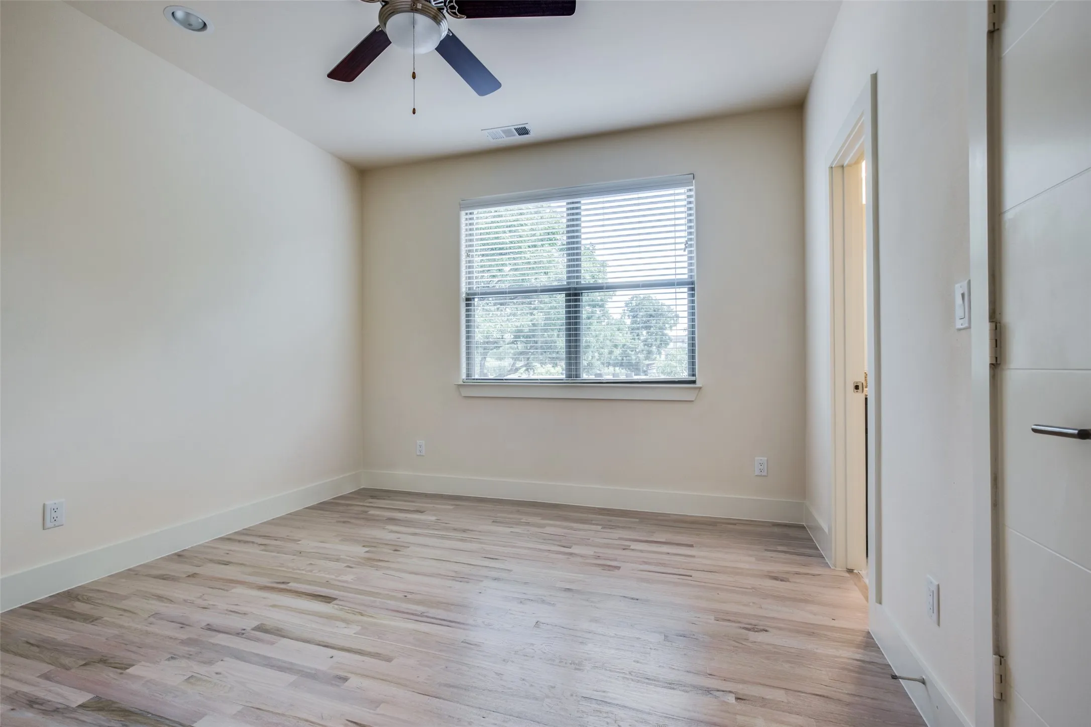Townhouse For Rent in Dallas County , 4316 Hartford Street 31, Dallas, Texas 75219, 2 Bedrooms, 3 Bathrooms, 2 Garage spaces, 1,394 Sqft, built in 2019, Price $2,995, mls#21319740, Real Estate Agent in Dallas, Homes For Rent in Dallas county, Homes For Rent in Dallas, Realtor in Dallas Texas, Real Estate Brokerage Independent Realty Texas, Luminita Cordes Realtor
