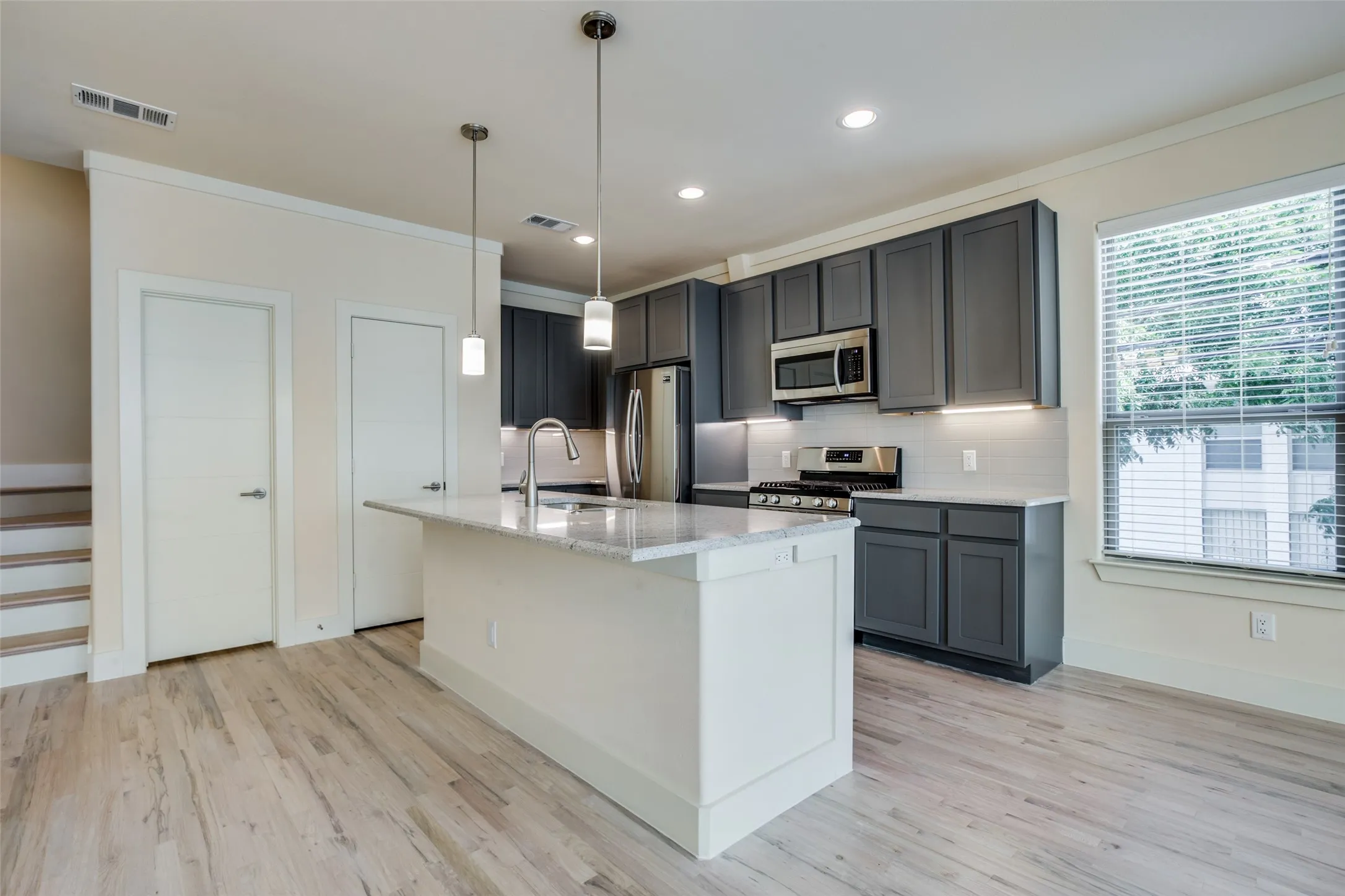 Townhouse For Rent in Dallas County , 4316 Hartford Street 31, Dallas, Texas 75219, 2 Bedrooms, 3 Bathrooms, 2 Garage spaces, 1,394 Sqft, built in 2019, Price $2,995, mls#21319740, Real Estate Agent in Dallas, Homes For Rent in Dallas county, Homes For Rent in Dallas, Realtor in Dallas Texas, Real Estate Brokerage Independent Realty Texas, Luminita Cordes Realtor
