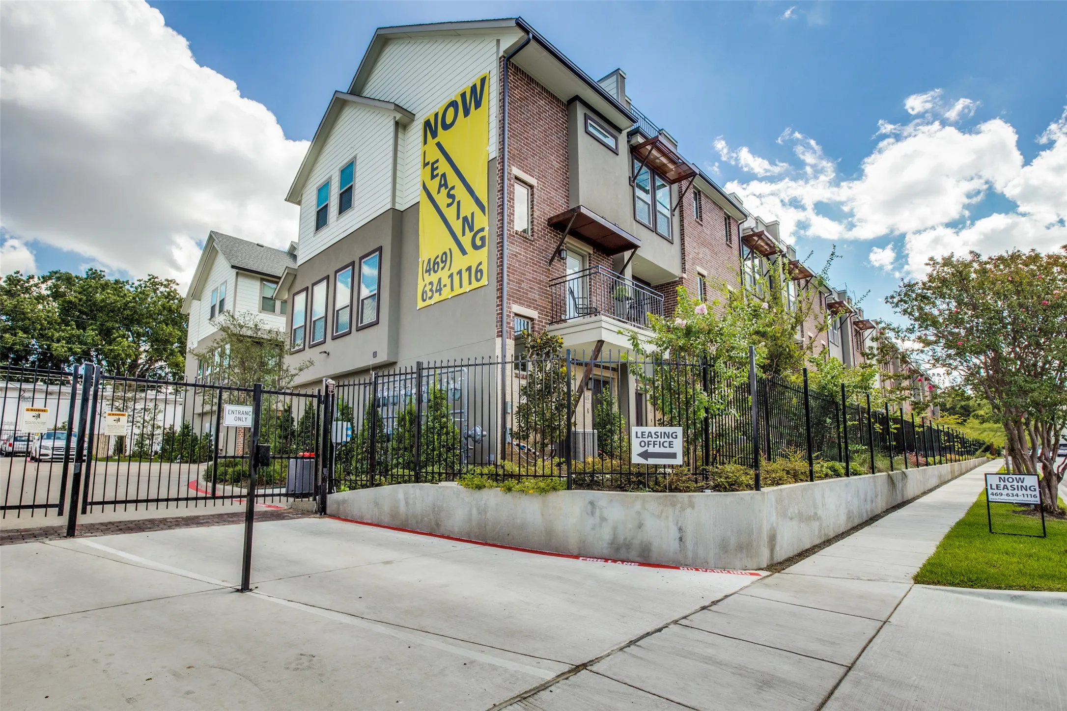 Townhouse For Rent in Dallas County , 4316 Hartford Street 31, Dallas, Texas 75219, 2 Bedrooms, 3 Bathrooms, 2 Garage spaces, 1,394 Sqft, built in 2019, Price $2,995, mls#21319740, Real Estate Agent in Dallas, Homes For Rent in Dallas county, Homes For Rent in Dallas, Realtor in Dallas Texas, Real Estate Brokerage Independent Realty Texas, Luminita Cordes Realtor