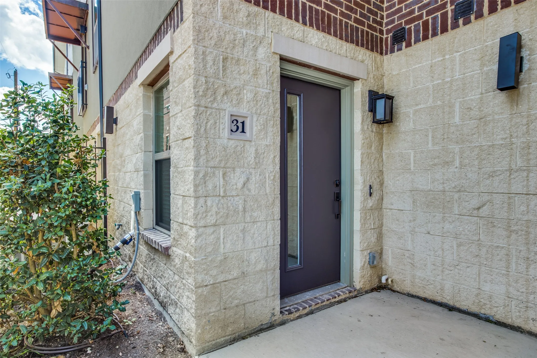 Townhouse For Rent in Dallas County , 4316 Hartford Street 31, Dallas, Texas 75219, 2 Bedrooms, 3 Bathrooms, 2 Garage spaces, 1,394 Sqft, built in 2019, Price $2,995, mls#21319740, Real Estate Agent in Dallas, Homes For Rent in Dallas county, Homes For Rent in Dallas, Realtor in Dallas Texas, Real Estate Brokerage Independent Realty Texas, Luminita Cordes Realtor