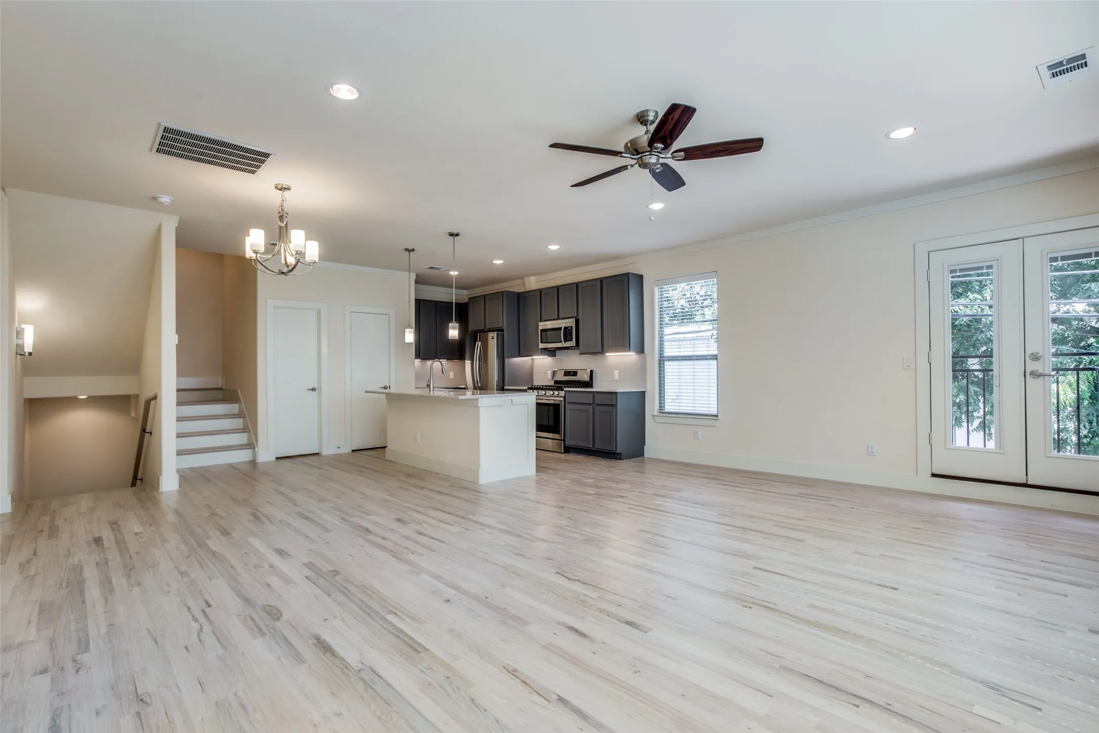Townhouse For Rent in Dallas County , 4316 Hartford Street 31, Dallas, Texas 75219, 2 Bedrooms, 3 Bathrooms, 2 Garage spaces, 1,394 Sqft, built in 2019, Price $2,995, mls#21319740, Real Estate Agent in Dallas, Homes For Rent in Dallas county, Homes For Rent in Dallas, Realtor in Dallas Texas, Real Estate Brokerage Independent Realty Texas, Luminita Cordes Realtor