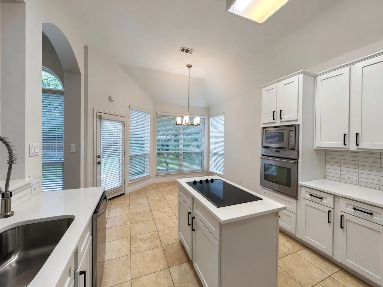 Single Family Residence For Rent in Dallas County , 3867 Ridgelake Court, Addison, Texas 75001, 3 Bedroom, 2 Bathroom, 2 Garage spaces, 1,909 Sqft, built in 1992, mls#21326727, Real Estate Agent in Addison, Homes For Rent in Dallas county, Homes For Rent in Addison, Realtor in Addison Texas, Real Estate Brokerage Independent Realty Texas, Luminita Cordes Realtor