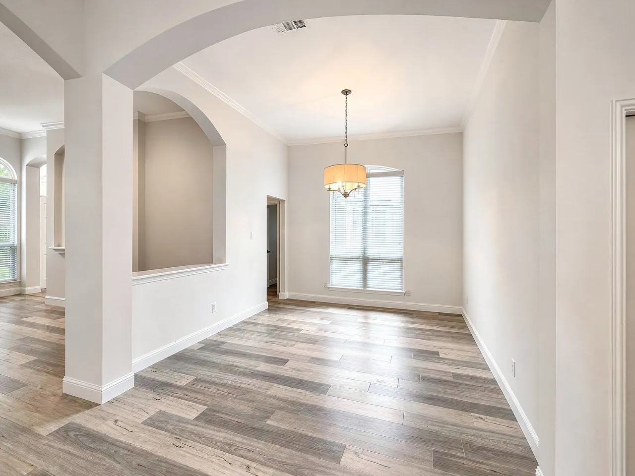 Single Family Residence For Rent in Dallas County , 3867 Ridgelake Court, Addison, Texas 75001, 3 Bedroom, 2 Bathroom, 2 Garage spaces, 1,909 Sqft, built in 1992, mls#21326727, Real Estate Agent in Addison, Homes For Rent in Dallas county, Homes For Rent in Addison, Realtor in Addison Texas, Real Estate Brokerage Independent Realty Texas, Luminita Cordes Realtor