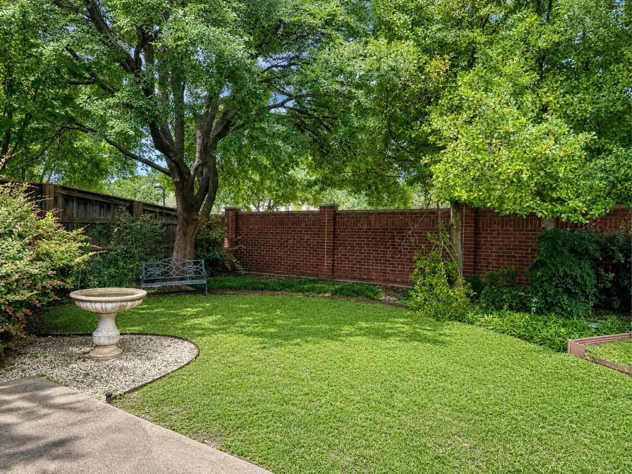 Single Family Residence For Rent in Dallas County , 3867 Ridgelake Court, Addison, Texas 75001, 3 Bedroom, 2 Bathroom, 2 Garage spaces, 1,909 Sqft, built in 1992, mls#21326727, Real Estate Agent in Addison, Homes For Rent in Dallas county, Homes For Rent in Addison, Realtor in Addison Texas, Real Estate Brokerage Independent Realty Texas, Luminita Cordes Realtor