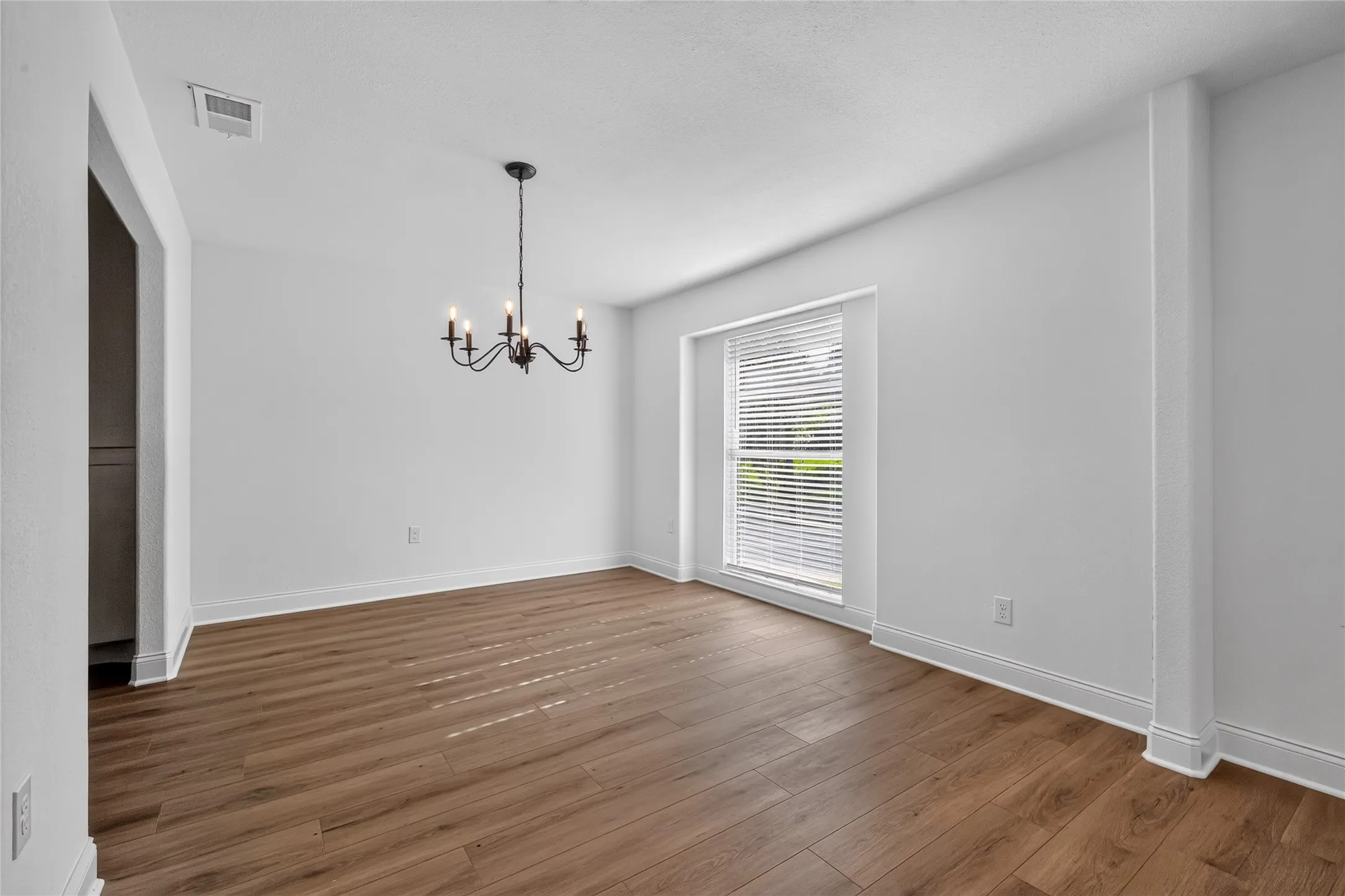 Single Family Residence For Sale in Mc Lennan County , 2808 Woodland Drive, Waco, Texas 76710, 4 Bedroom, 4 Bathroom, 2 Garage spaces, 2,808 Sqft, built in 1959, mls#21325399, Real Estate Agent in Waco, Homes For Sale in Mc Lennan county, Homes For Sale in Waco, Realtor in Waco Texas, Real Estate Brokerage Independent Realty Texas, Luminita Cordes Realtor