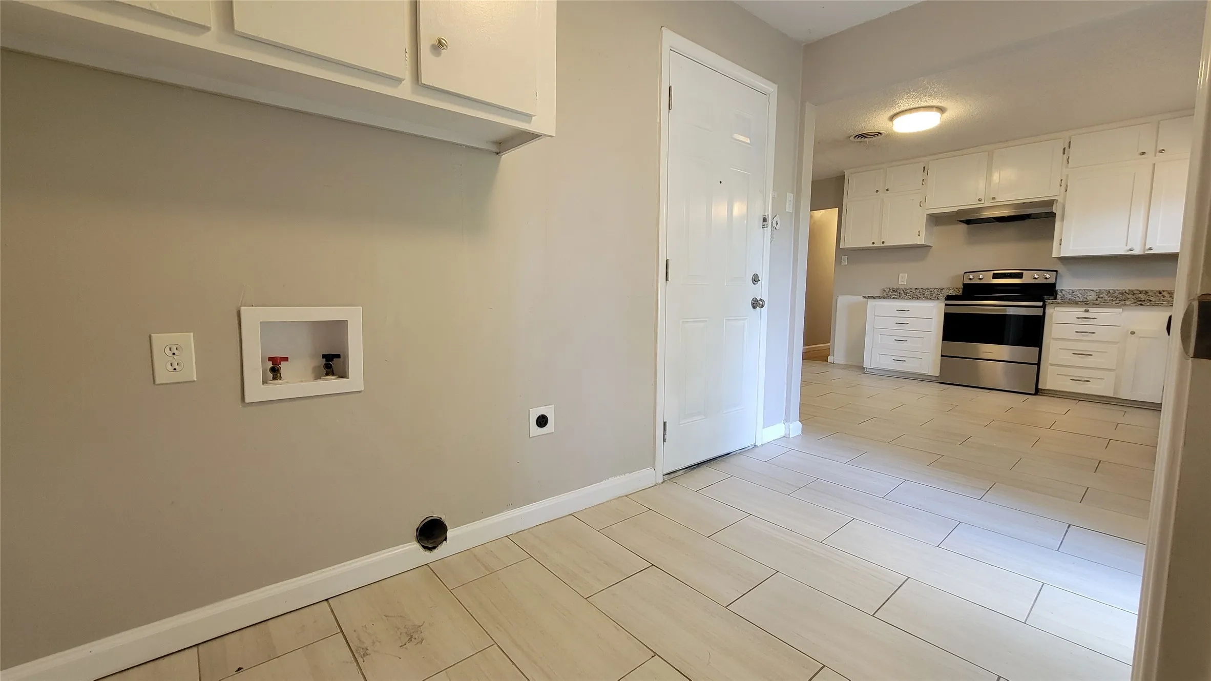 Utility off kitchen with W/D connections