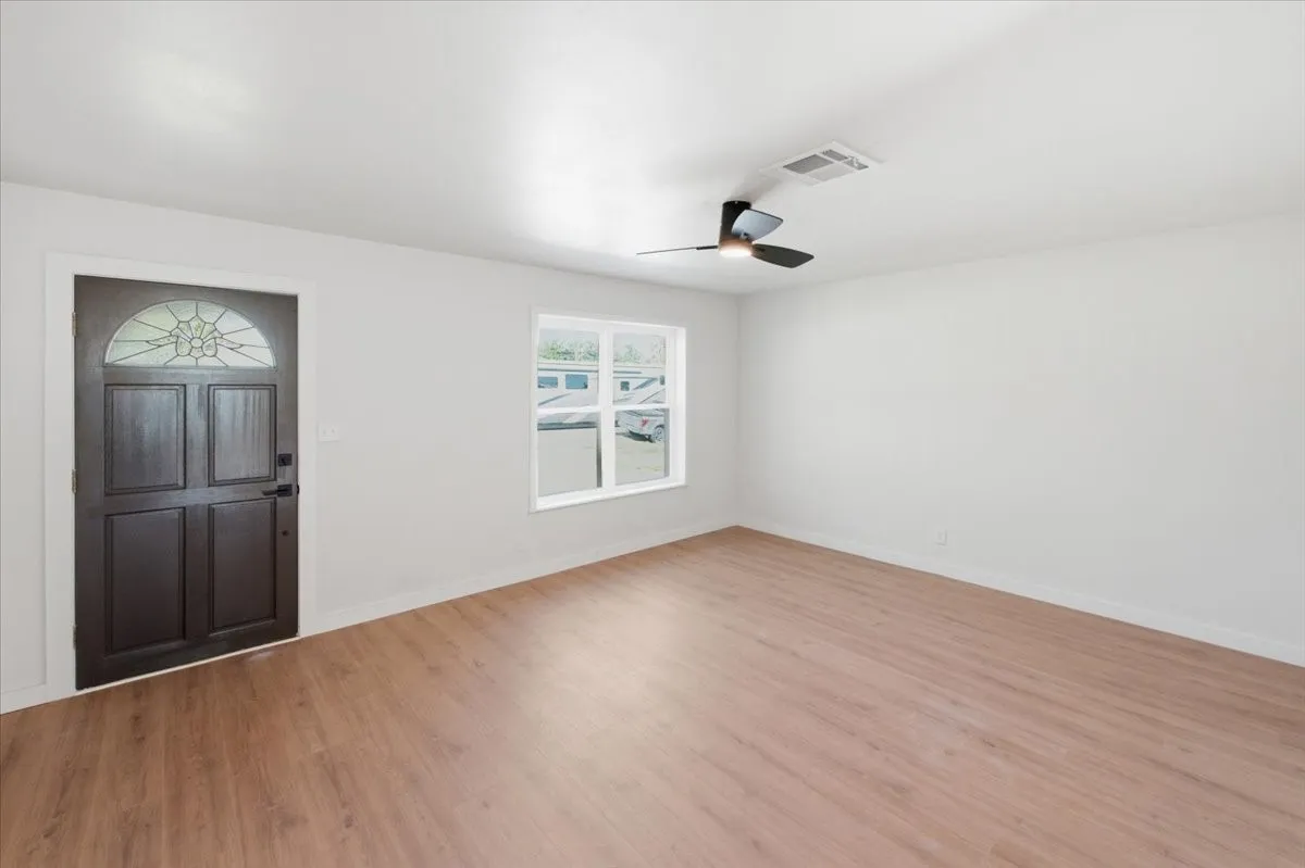Single Family Residence For Sale in Hill County , 507 S Colorado Street, Whitney, Texas 76692, 3 Bedroom, 2 Bathroom, Garage spaces, 1,554 Sqft, built in 0, mls#21325970, Real Estate Agent in Whitney, Homes For Sale in Hill county, Homes For Sale in Whitney, Realtor in Whitney Texas, Real Estate Brokerage Independent Realty Texas, Luminita Cordes Realtor