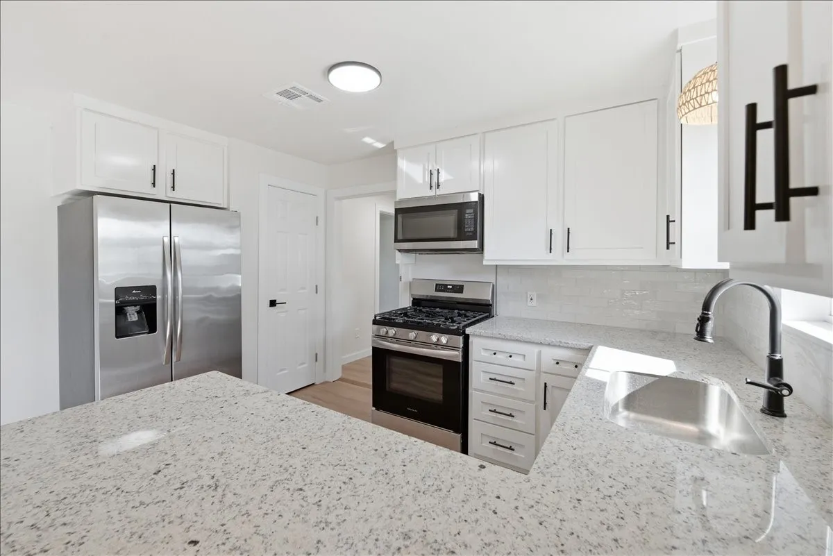 Single Family Residence For Sale in Hill County , 507 S Colorado Street, Whitney, Texas 76692, 3 Bedroom, 2 Bathroom, Garage spaces, 1,554 Sqft, built in 0, mls#21325970, Real Estate Agent in Whitney, Homes For Sale in Hill county, Homes For Sale in Whitney, Realtor in Whitney Texas, Real Estate Brokerage Independent Realty Texas, Luminita Cordes Realtor