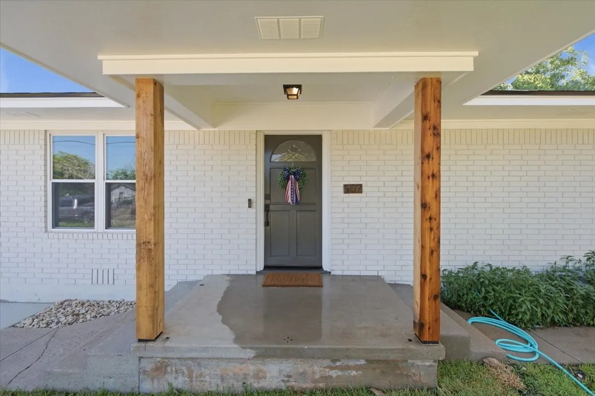 Single Family Residence For Sale in Hill County , 507 S Colorado Street, Whitney, Texas 76692, 3 Bedroom, 2 Bathroom, Garage spaces, 1,554 Sqft, built in 0, mls#21325970, Real Estate Agent in Whitney, Homes For Sale in Hill county, Homes For Sale in Whitney, Realtor in Whitney Texas, Real Estate Brokerage Independent Realty Texas, Luminita Cordes Realtor