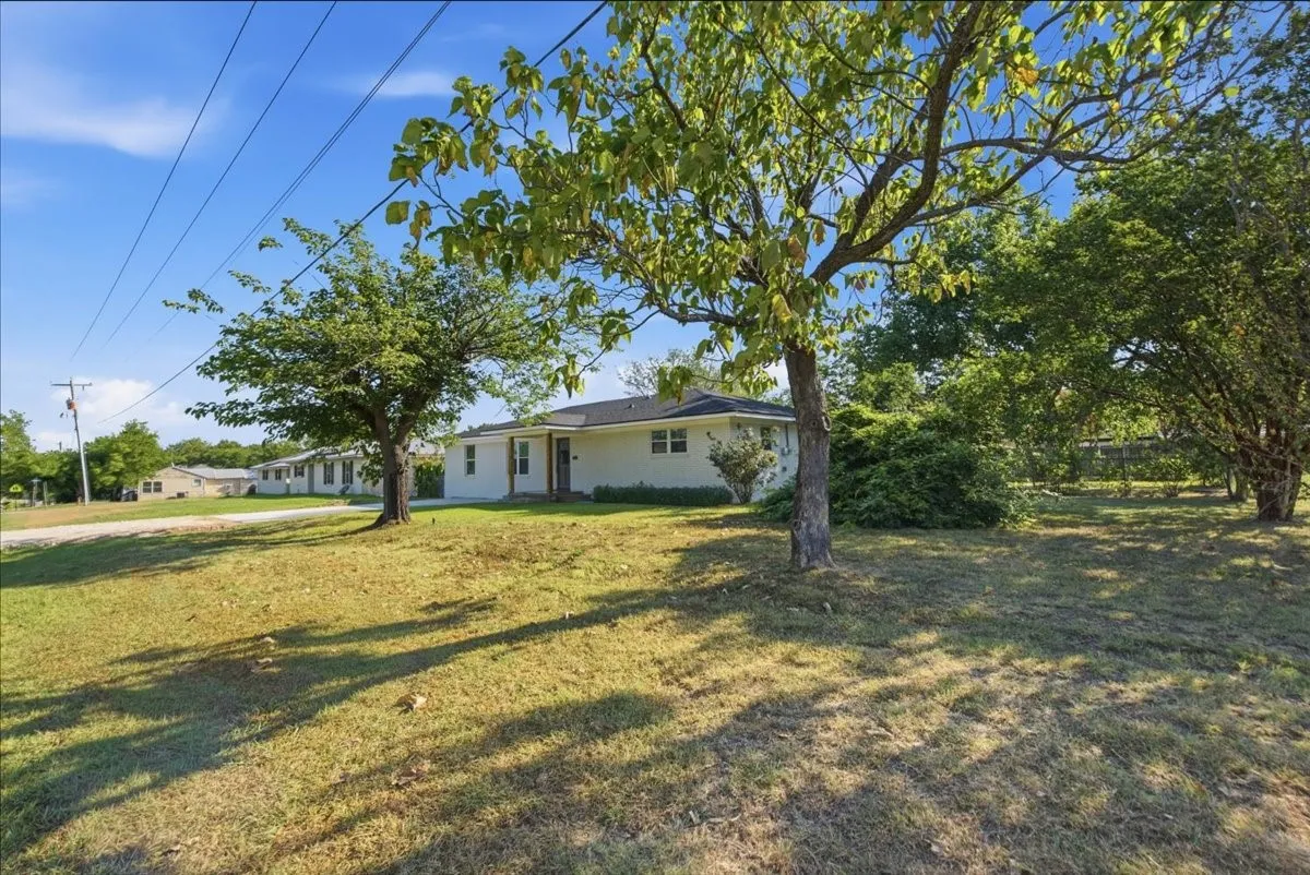 Single Family Residence For Sale in Hill County , 507 S Colorado Street, Whitney, Texas 76692, 3 Bedroom, 2 Bathroom, Garage spaces, 1,554 Sqft, built in 0, mls#21325970, Real Estate Agent in Whitney, Homes For Sale in Hill county, Homes For Sale in Whitney, Realtor in Whitney Texas, Real Estate Brokerage Independent Realty Texas, Luminita Cordes Realtor