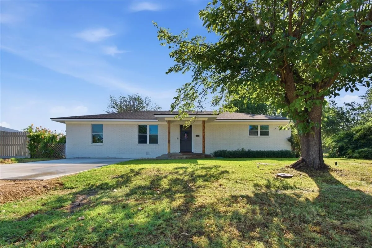 Single Family Residence For Sale in Hill County , 507 S Colorado Street, Whitney, Texas 76692, 3 Bedroom, 2 Bathroom, Garage spaces, 1,554 Sqft, built in 0, mls#21325970, Real Estate Agent in Whitney, Homes For Sale in Hill county, Homes For Sale in Whitney, Realtor in Whitney Texas, Real Estate Brokerage Independent Realty Texas, Luminita Cordes Realtor