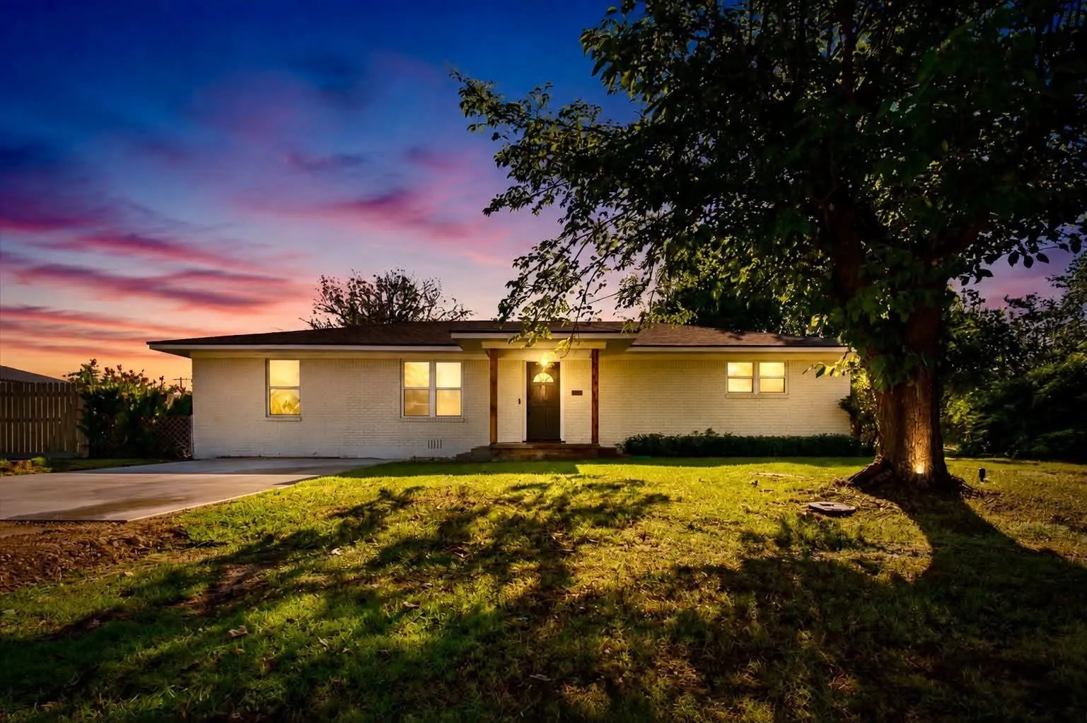 Single Family Residence For Sale in Hill County , 507 S Colorado Street, Whitney, Texas 76692, 3 Bedroom, 2 Bathroom, Garage spaces, 1,554 Sqft, built in 0, mls#21325970, Real Estate Agent in Whitney, Homes For Sale in Hill county, Homes For Sale in Whitney, Realtor in Whitney Texas, Real Estate Brokerage Independent Realty Texas, Luminita Cordes Realtor