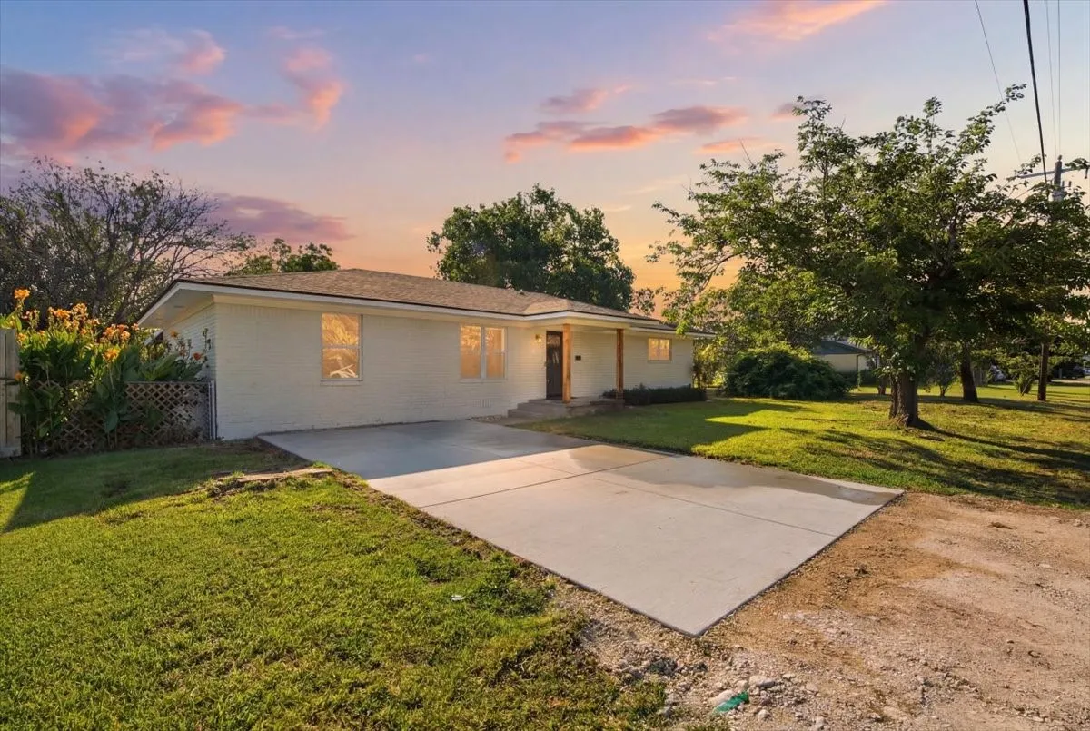 Single Family Residence For Sale in Hill County , 507 S Colorado Street, Whitney, Texas 76692, 3 Bedroom, 2 Bathroom, Garage spaces, 1,554 Sqft, built in 0, mls#21325970, Real Estate Agent in Whitney, Homes For Sale in Hill county, Homes For Sale in Whitney, Realtor in Whitney Texas, Real Estate Brokerage Independent Realty Texas, Luminita Cordes Realtor