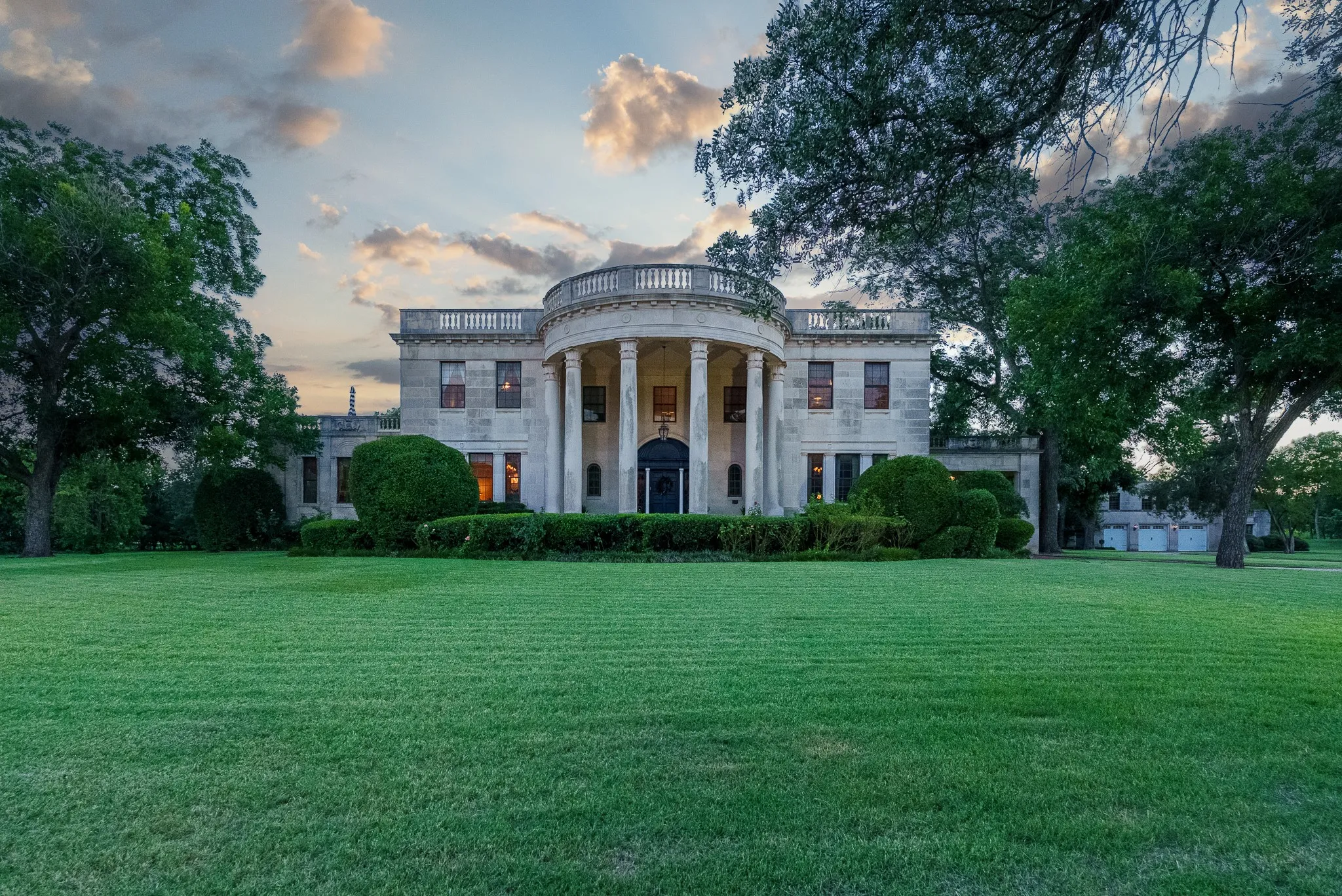 Single Family Residence For Sale in Wichita County , 3100 Hamilton Boulevard, Wichita Falls, Texas 76308, 6 Bedroom, 7 Bathroom, 3 Garage spaces, 9,492 Sqft, built in 1929, mls#21311787, Real Estate Agent in Wichita Falls, Homes For Sale in Wichita county, Homes For Sale in Wichita Falls, Realtor in Wichita Falls Texas, Real Estate Brokerage Independent Realty Texas, Luminita Cordes Realtor