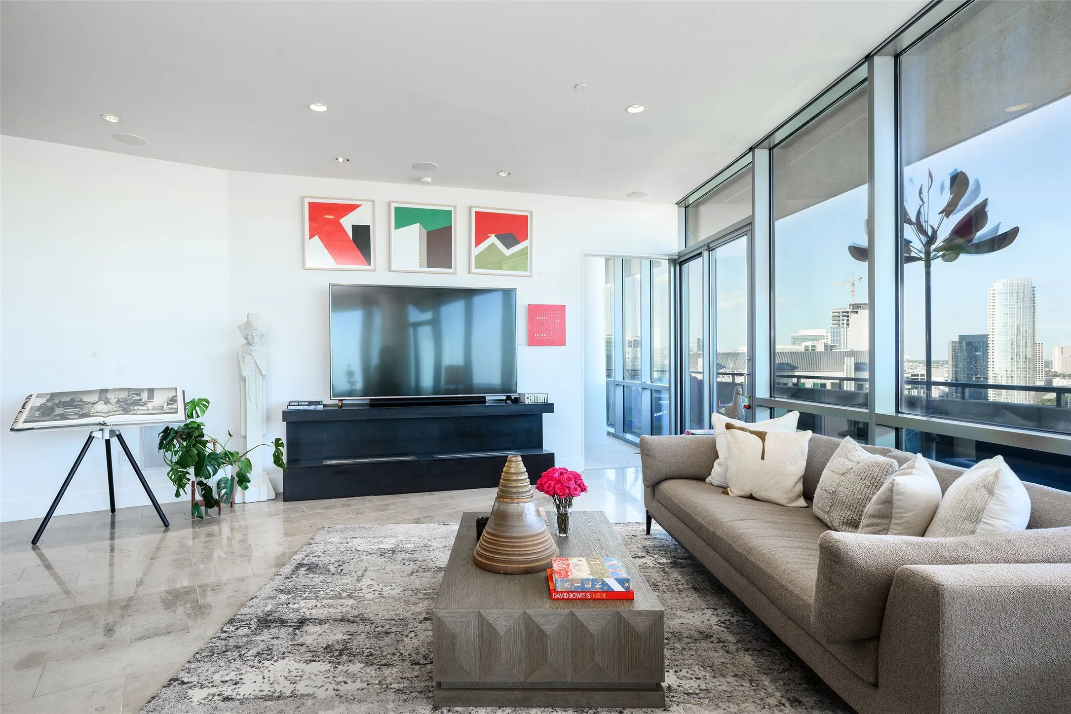Condominium For Sale in Dallas County , 2200 Victory Avenue 2304, Dallas, Texas 75219, 3 Bedrooms, 4 Bathrooms, 3 Garage spaces, 3,184 Sqft, built in 2007, Price $2,295,000, mls#21322879, Real Estate Agent in Dallas, Homes For Sale in Dallas county, Homes For Sale in Dallas, Realtor in Dallas Texas, Real Estate Brokerage Independent Realty Texas, Luminita Cordes Realtor