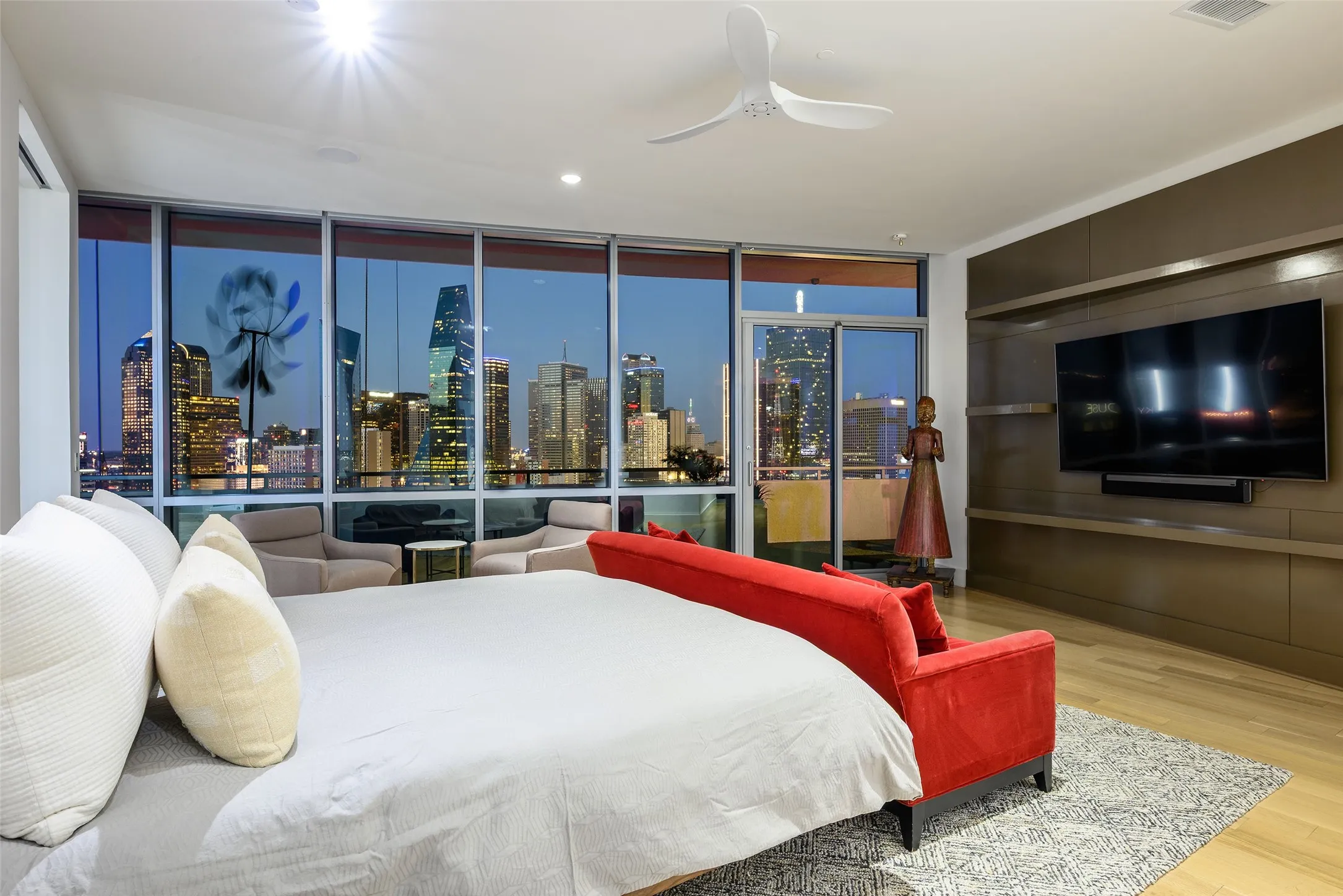 Condominium For Sale in Dallas County , 2200 Victory Avenue 2304, Dallas, Texas 75219, 3 Bedrooms, 4 Bathrooms, 3 Garage spaces, 3,184 Sqft, built in 2007, Price $2,295,000, mls#21322879, Real Estate Agent in Dallas, Homes For Sale in Dallas county, Homes For Sale in Dallas, Realtor in Dallas Texas, Real Estate Brokerage Independent Realty Texas, Luminita Cordes Realtor