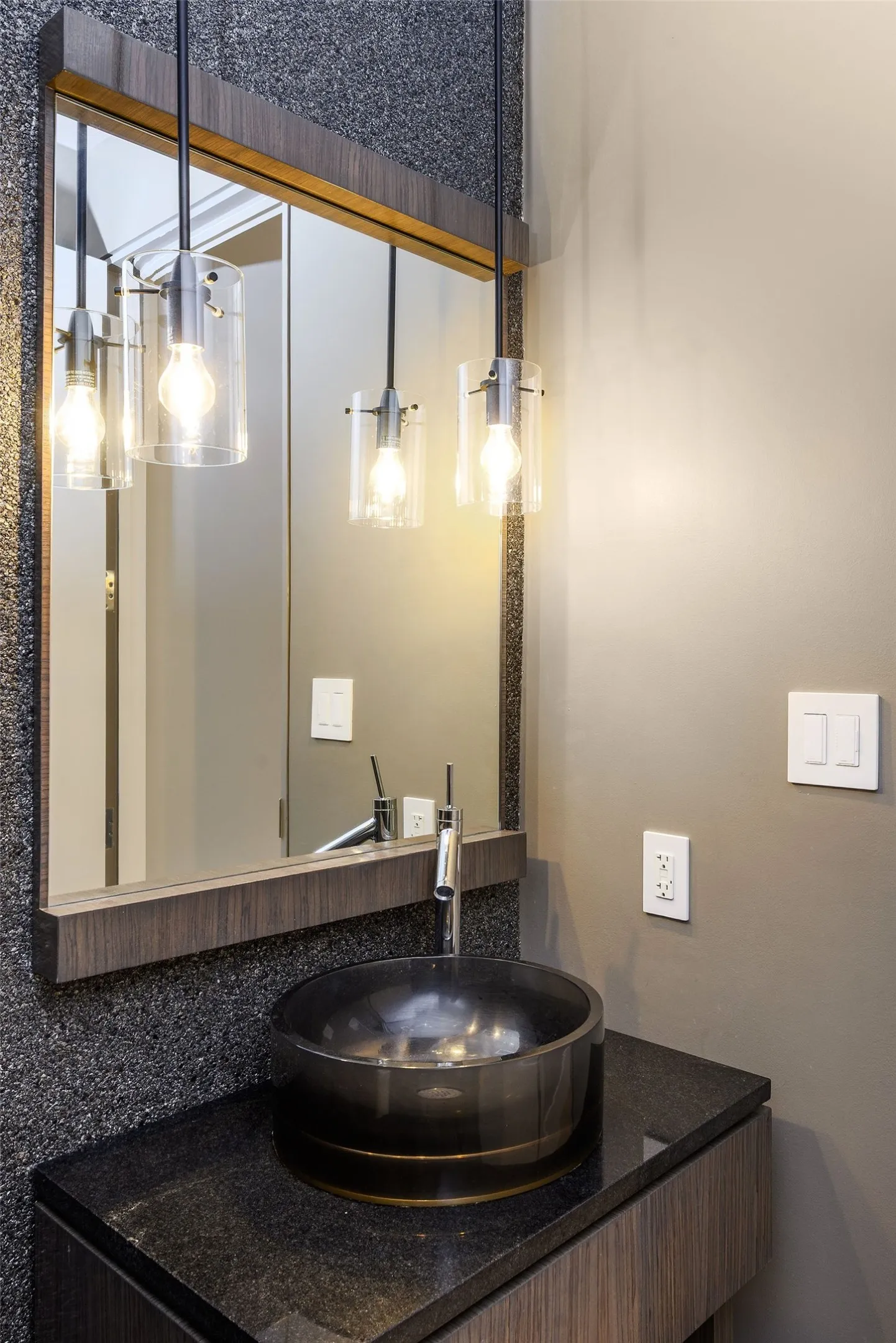Condominium For Sale in Dallas County , 2200 Victory Avenue 2304, Dallas, Texas 75219, 3 Bedrooms, 4 Bathrooms, 3 Garage spaces, 3,184 Sqft, built in 2007, Price $2,295,000, mls#21322879, Real Estate Agent in Dallas, Homes For Sale in Dallas county, Homes For Sale in Dallas, Realtor in Dallas Texas, Real Estate Brokerage Independent Realty Texas, Luminita Cordes Realtor