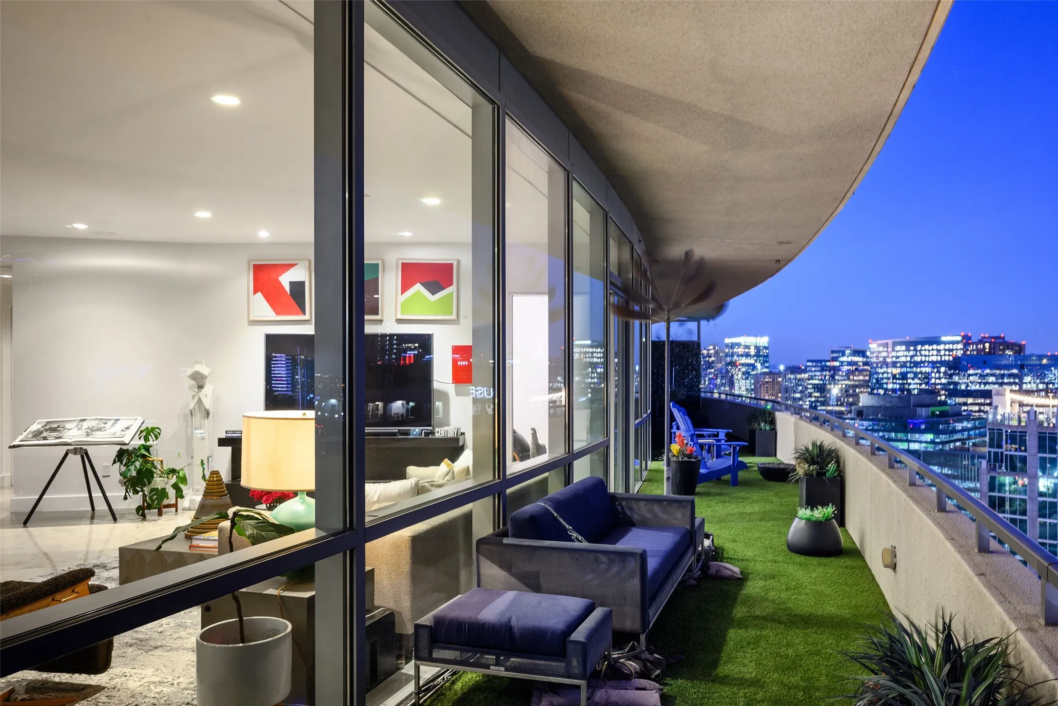 Condominium For Sale in Dallas County , 2200 Victory Avenue 2304, Dallas, Texas 75219, 3 Bedrooms, 4 Bathrooms, 3 Garage spaces, 3,184 Sqft, built in 2007, Price $2,295,000, mls#21322879, Real Estate Agent in Dallas, Homes For Sale in Dallas county, Homes For Sale in Dallas, Realtor in Dallas Texas, Real Estate Brokerage Independent Realty Texas, Luminita Cordes Realtor