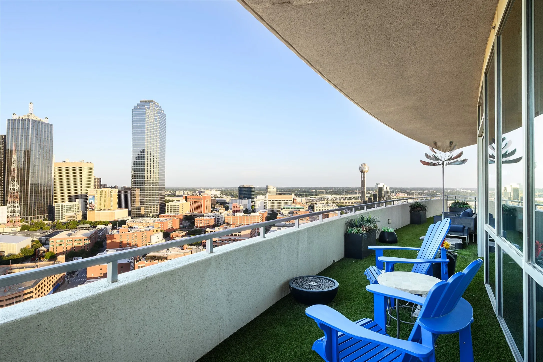 Condominium For Sale in Dallas County , 2200 Victory Avenue 2304, Dallas, Texas 75219, 3 Bedrooms, 4 Bathrooms, 3 Garage spaces, 3,184 Sqft, built in 2007, Price $2,295,000, mls#21322879, Real Estate Agent in Dallas, Homes For Sale in Dallas county, Homes For Sale in Dallas, Realtor in Dallas Texas, Real Estate Brokerage Independent Realty Texas, Luminita Cordes Realtor