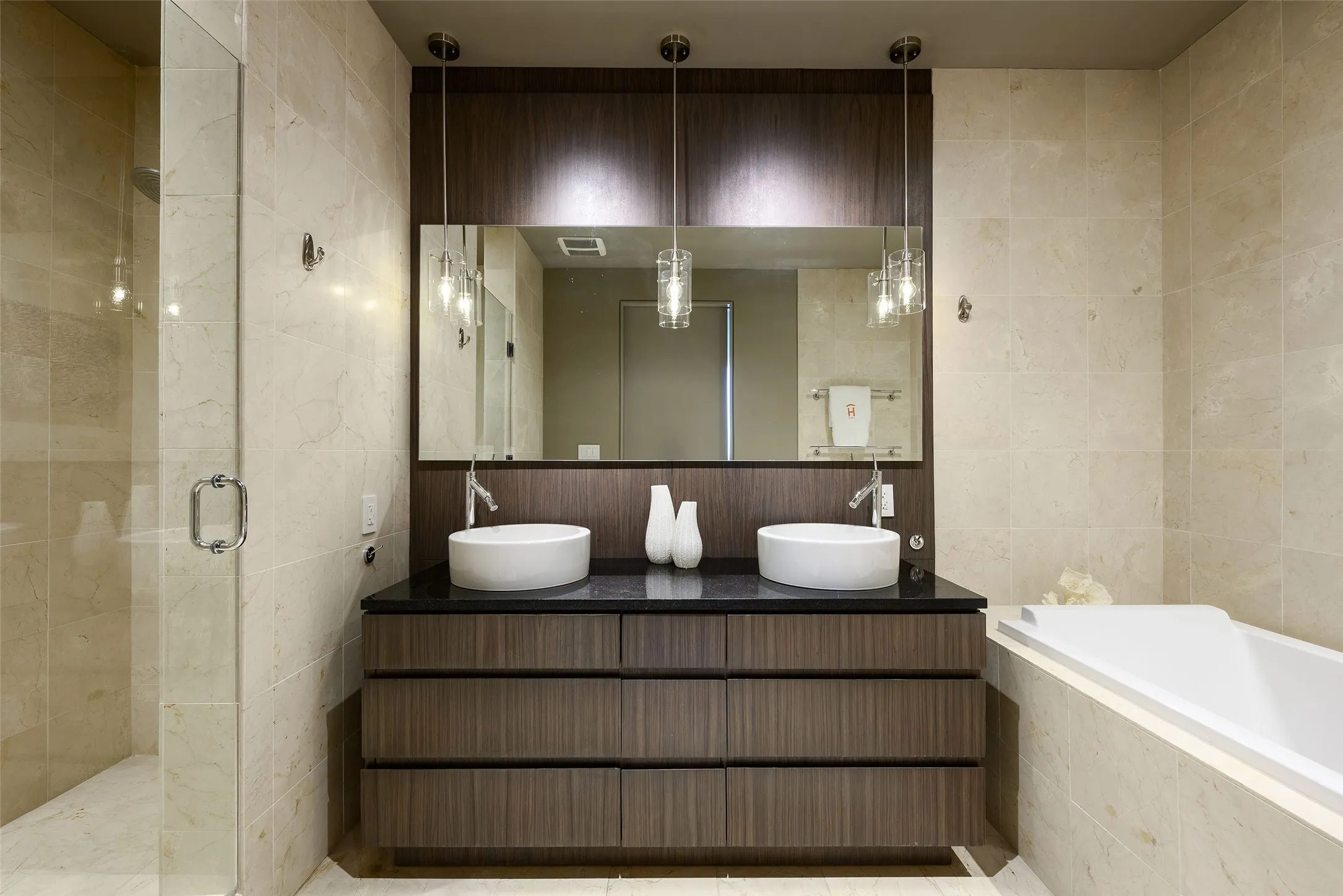 Condominium For Sale in Dallas County , 2200 Victory Avenue 2304, Dallas, Texas 75219, 3 Bedrooms, 4 Bathrooms, 3 Garage spaces, 3,184 Sqft, built in 2007, Price $2,295,000, mls#21322879, Real Estate Agent in Dallas, Homes For Sale in Dallas county, Homes For Sale in Dallas, Realtor in Dallas Texas, Real Estate Brokerage Independent Realty Texas, Luminita Cordes Realtor