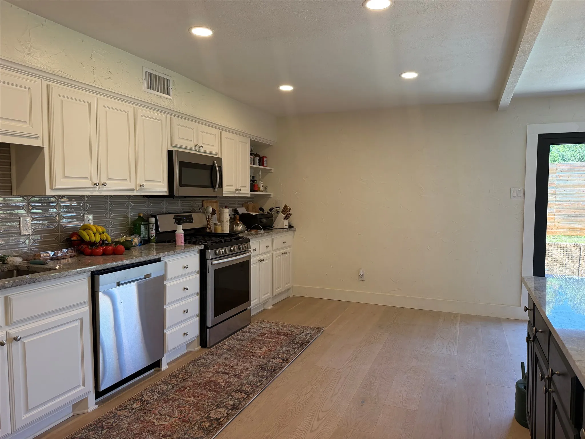 Single Family Residence For Sale in Dallas County , 6811 Ledyard Drive, Dallas, Texas 75248, 4 Bedroom, 3 Bathroom, 2 Garage spaces, 3,043 Sqft, built in 1973, mls#21326750, Real Estate Agent in Dallas, Homes For Sale in Dallas county, Homes For Sale in Dallas, Realtor in Dallas Texas, Real Estate Brokerage Independent Realty Texas, Luminita Cordes Realtor