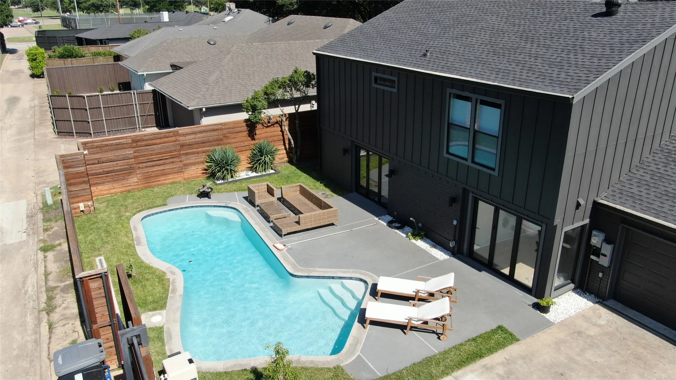Single Family Residence For Sale in Dallas County , 6811 Ledyard Drive, Dallas, Texas 75248, 4 Bedroom, 3 Bathroom, 2 Garage spaces, 3,043 Sqft, built in 1973, mls#21326750, Real Estate Agent in Dallas, Homes For Sale in Dallas county, Homes For Sale in Dallas, Realtor in Dallas Texas, Real Estate Brokerage Independent Realty Texas, Luminita Cordes Realtor