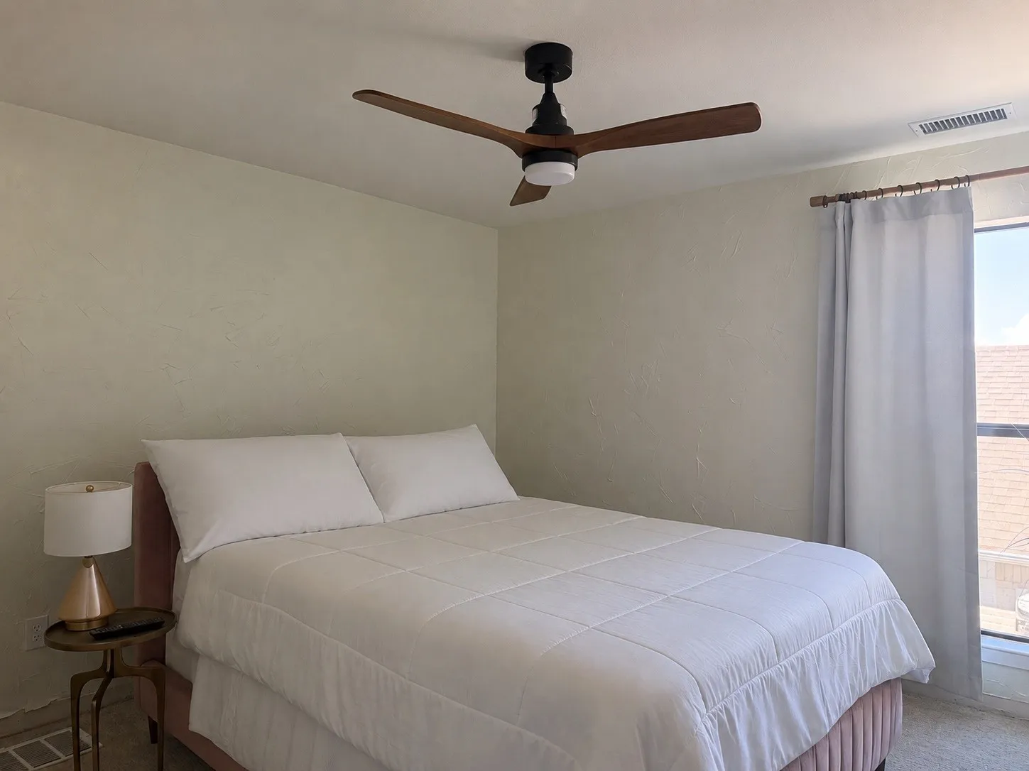 Single Family Residence For Sale in Dallas County , 6811 Ledyard Drive, Dallas, Texas 75248, 4 Bedroom, 3 Bathroom, 2 Garage spaces, 3,043 Sqft, built in 1973, mls#21326750, Real Estate Agent in Dallas, Homes For Sale in Dallas county, Homes For Sale in Dallas, Realtor in Dallas Texas, Real Estate Brokerage Independent Realty Texas, Luminita Cordes Realtor