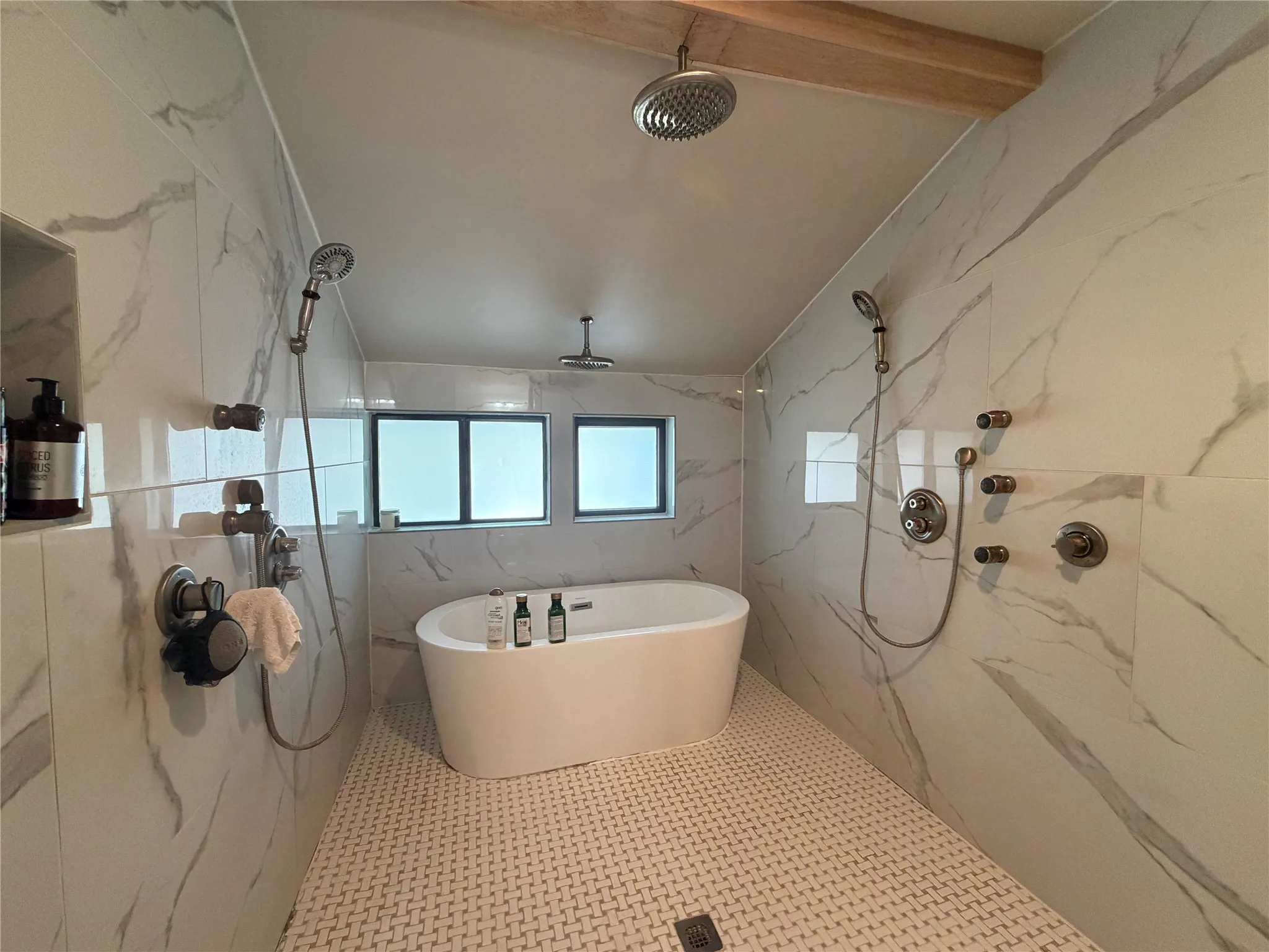 Single Family Residence For Sale in Dallas County , 6811 Ledyard Drive, Dallas, Texas 75248, 4 Bedroom, 3 Bathroom, 2 Garage spaces, 3,043 Sqft, built in 1973, mls#21326750, Real Estate Agent in Dallas, Homes For Sale in Dallas county, Homes For Sale in Dallas, Realtor in Dallas Texas, Real Estate Brokerage Independent Realty Texas, Luminita Cordes Realtor