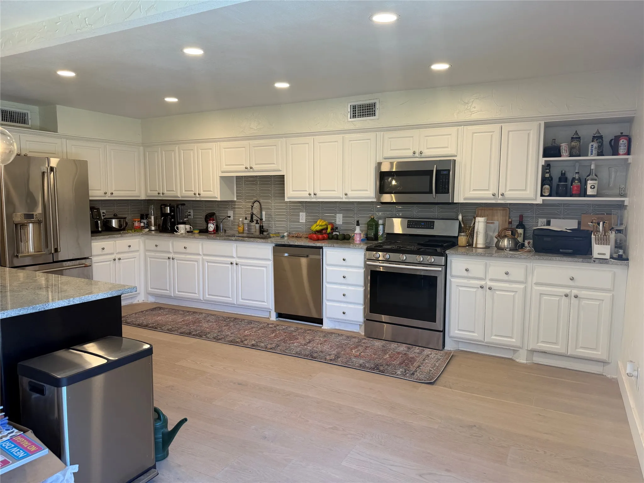 Single Family Residence For Sale in Dallas County , 6811 Ledyard Drive, Dallas, Texas 75248, 4 Bedroom, 3 Bathroom, 2 Garage spaces, 3,043 Sqft, built in 1973, mls#21326750, Real Estate Agent in Dallas, Homes For Sale in Dallas county, Homes For Sale in Dallas, Realtor in Dallas Texas, Real Estate Brokerage Independent Realty Texas, Luminita Cordes Realtor