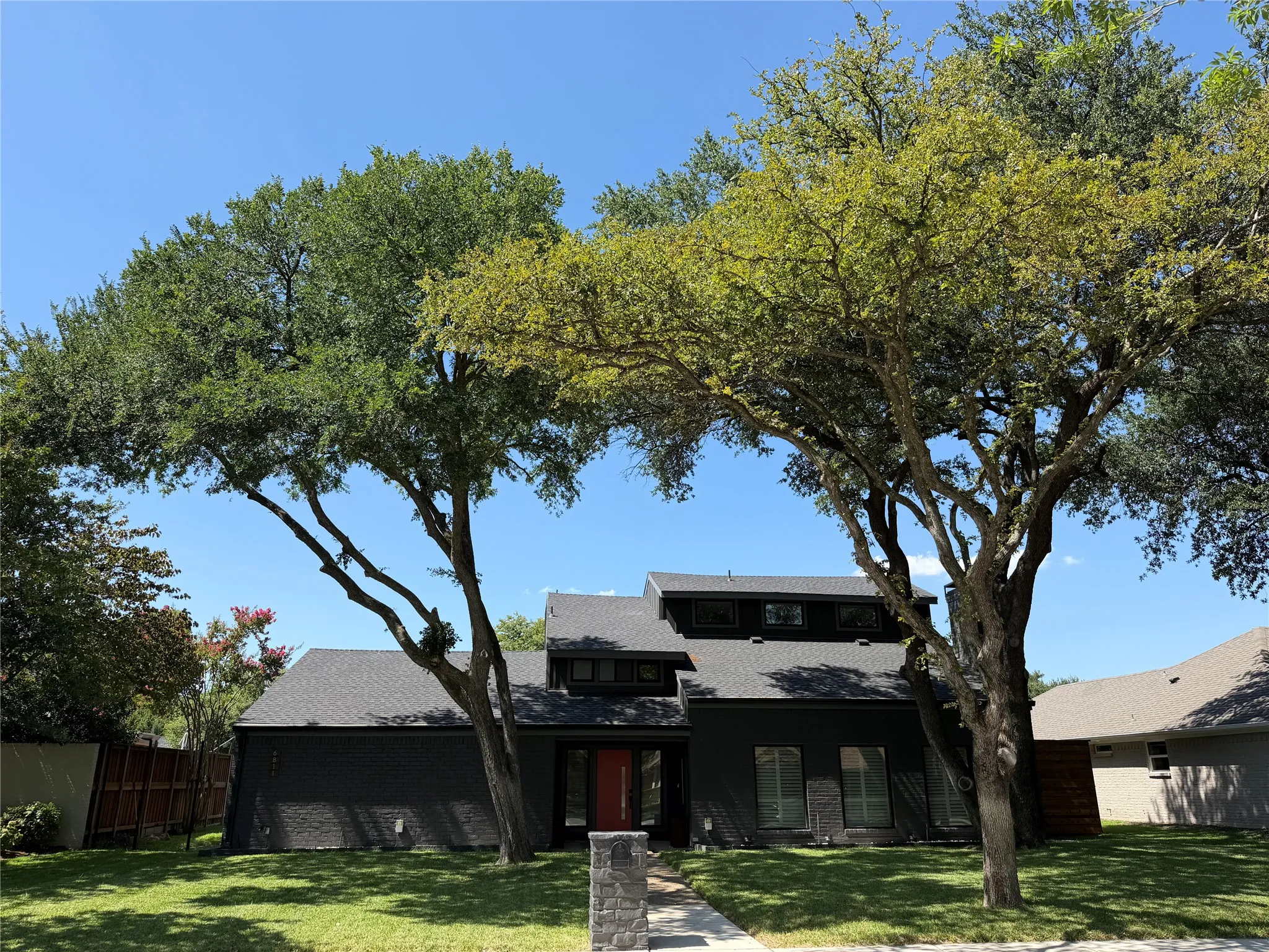 Single Family Residence For Sale in Dallas County , 6811 Ledyard Drive, Dallas, Texas 75248, 4 Bedroom, 3 Bathroom, 2 Garage spaces, 3,043 Sqft, built in 1973, mls#21326750, Real Estate Agent in Dallas, Homes For Sale in Dallas county, Homes For Sale in Dallas, Realtor in Dallas Texas, Real Estate Brokerage Independent Realty Texas, Luminita Cordes Realtor