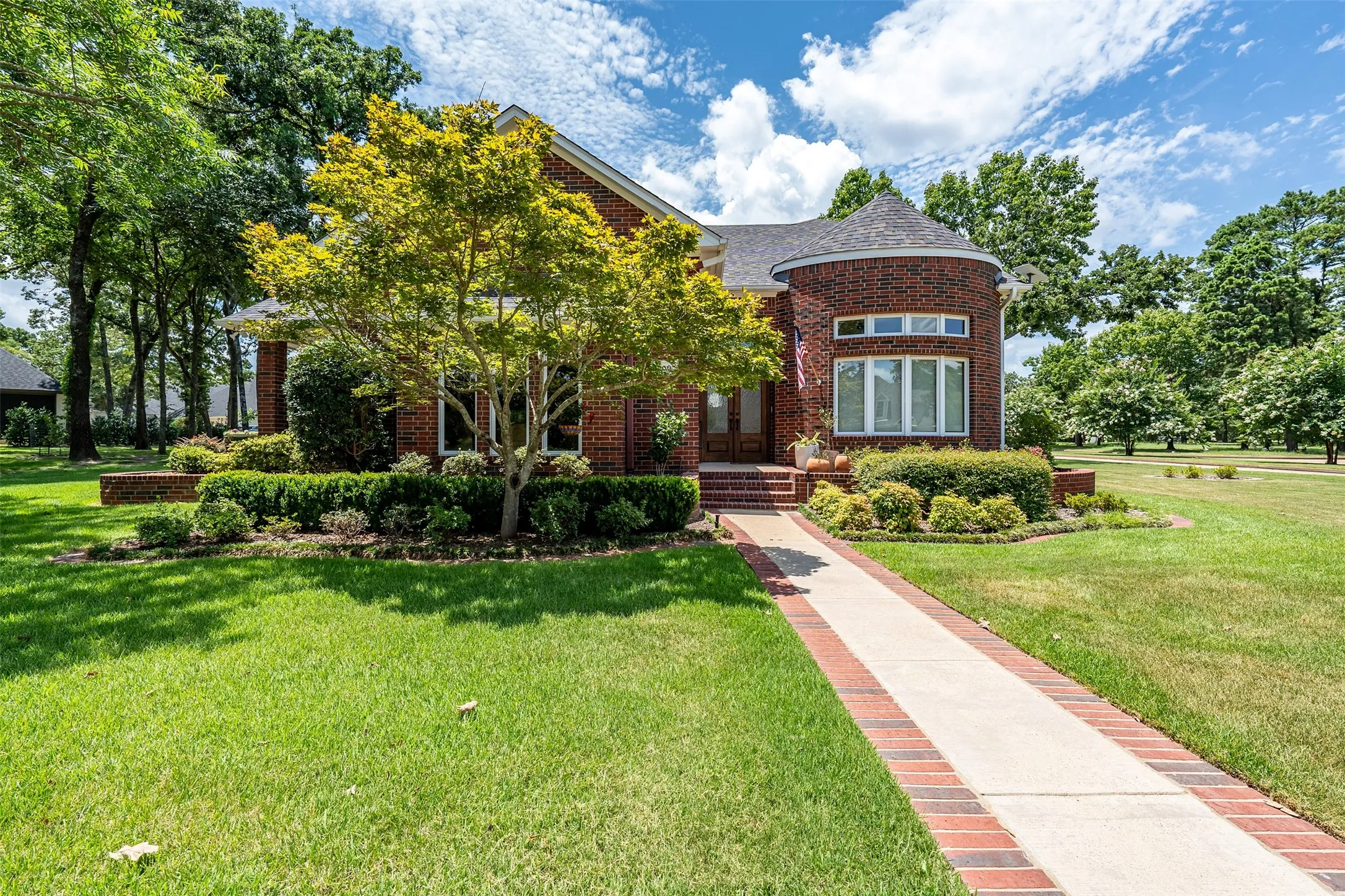 Single Family Residence For Sale in Cherokee County , 100 Red Oak, Bullard, Texas 75757, 3 Bedroom, 3 Bathroom, 2 Garage spaces, 3,076 Sqft, built in 2004, mls#21326718, Real Estate Agent in Bullard, Homes For Sale in Cherokee county, Homes For Sale in Bullard, Realtor in Bullard Texas, Real Estate Brokerage Independent Realty Texas, Luminita Cordes Realtor