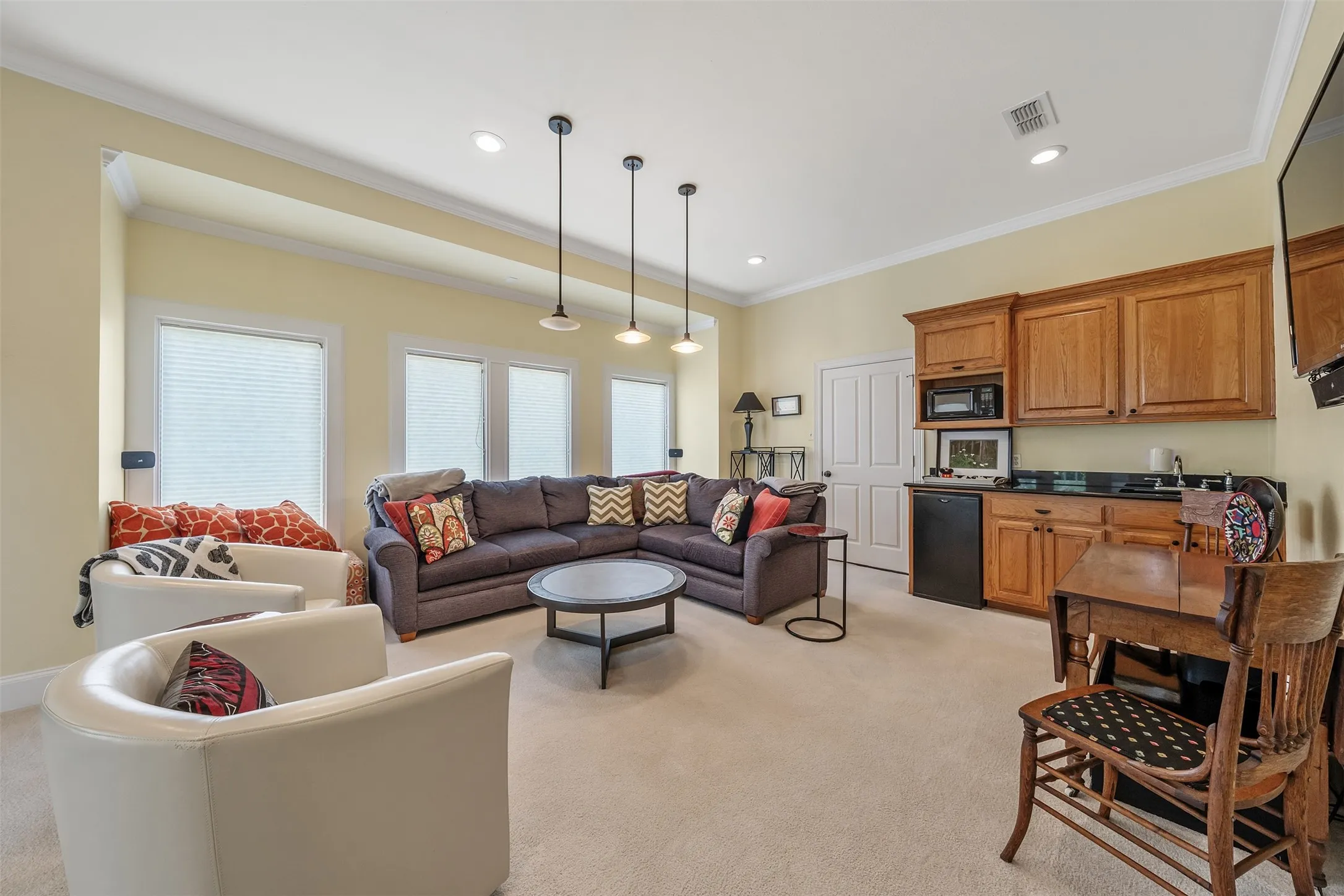 Single Family Residence For Sale in Cherokee County , 100 Red Oak, Bullard, Texas 75757, 3 Bedroom, 3 Bathroom, 2 Garage spaces, 3,076 Sqft, built in 2004, mls#21326718, Real Estate Agent in Bullard, Homes For Sale in Cherokee county, Homes For Sale in Bullard, Realtor in Bullard Texas, Real Estate Brokerage Independent Realty Texas, Luminita Cordes Realtor