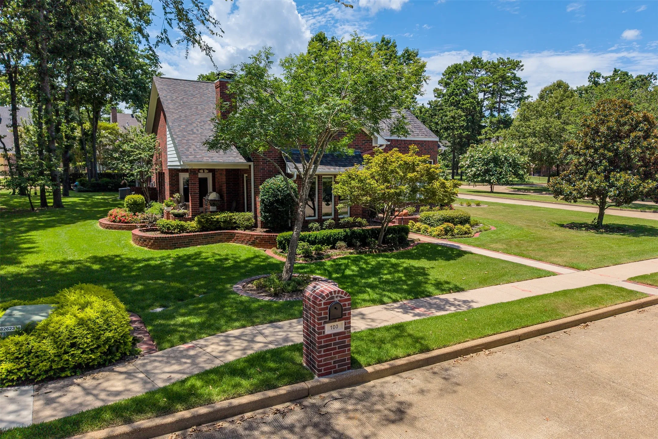 Single Family Residence For Sale in Cherokee County , 100 Red Oak, Bullard, Texas 75757, 3 Bedroom, 3 Bathroom, 2 Garage spaces, 3,076 Sqft, built in 2004, mls#21326718, Real Estate Agent in Bullard, Homes For Sale in Cherokee county, Homes For Sale in Bullard, Realtor in Bullard Texas, Real Estate Brokerage Independent Realty Texas, Luminita Cordes Realtor