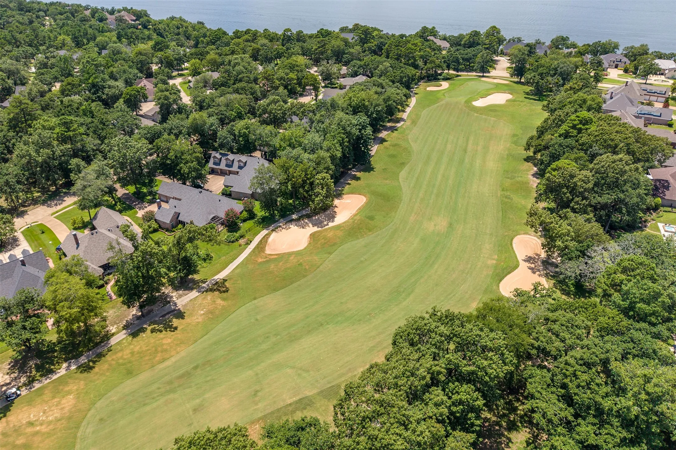 Single Family Residence For Sale in Cherokee County , 100 Red Oak, Bullard, Texas 75757, 3 Bedroom, 3 Bathroom, 2 Garage spaces, 3,076 Sqft, built in 2004, mls#21326718, Real Estate Agent in Bullard, Homes For Sale in Cherokee county, Homes For Sale in Bullard, Realtor in Bullard Texas, Real Estate Brokerage Independent Realty Texas, Luminita Cordes Realtor