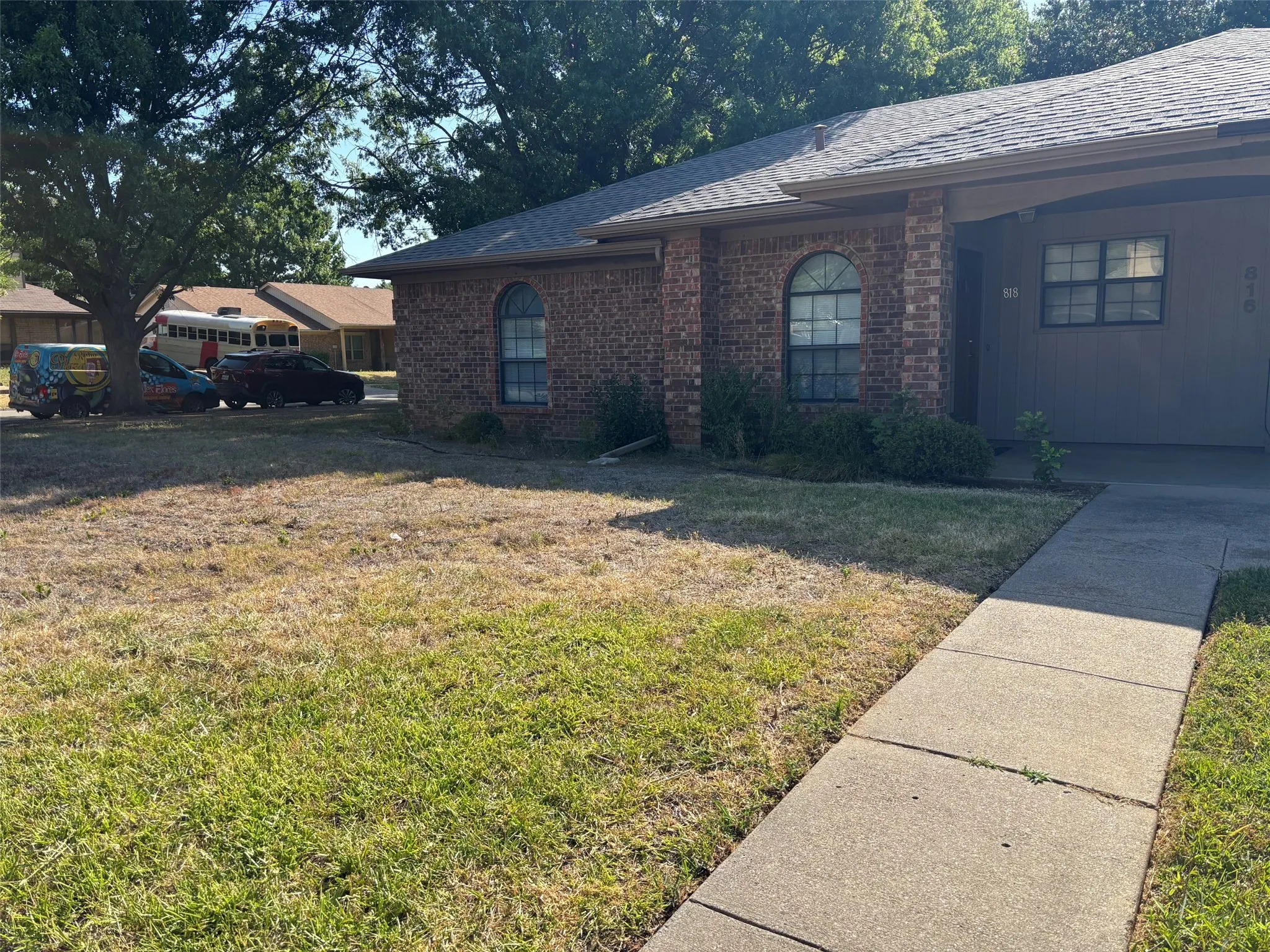 Single Family Residence For Sale in Tarrant County , 818 Midcreek Drive, Euless, Texas 76039, 3 Bedroom, 2 Bathroom, Garage spaces, 1,294 Sqft, built in 1982, mls#21325413, Real Estate Agent in Euless, Homes For Sale in Tarrant county, Homes For Sale in Euless, Realtor in Euless Texas, Real Estate Brokerage Independent Realty Texas, Luminita Cordes Realtor